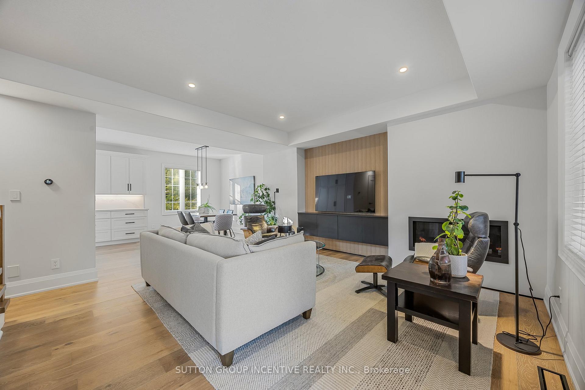 Photo 7 of Unit 8, 19 White Oaks Road, Barrie, Lakeshore — HOMEH
