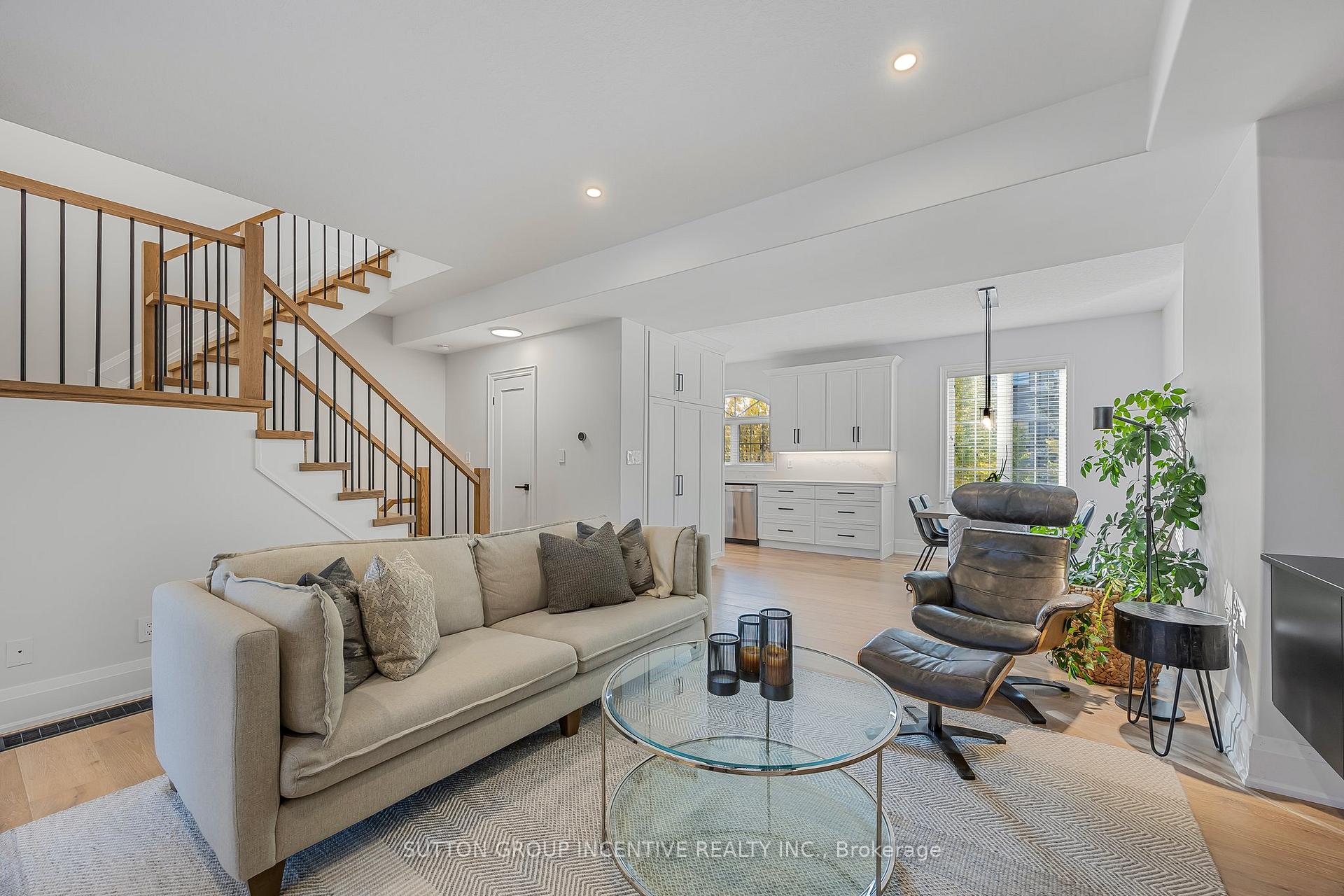 Photo 10 of Unit 8, 19 White Oaks Road, Barrie, Lakeshore — HOMEH
