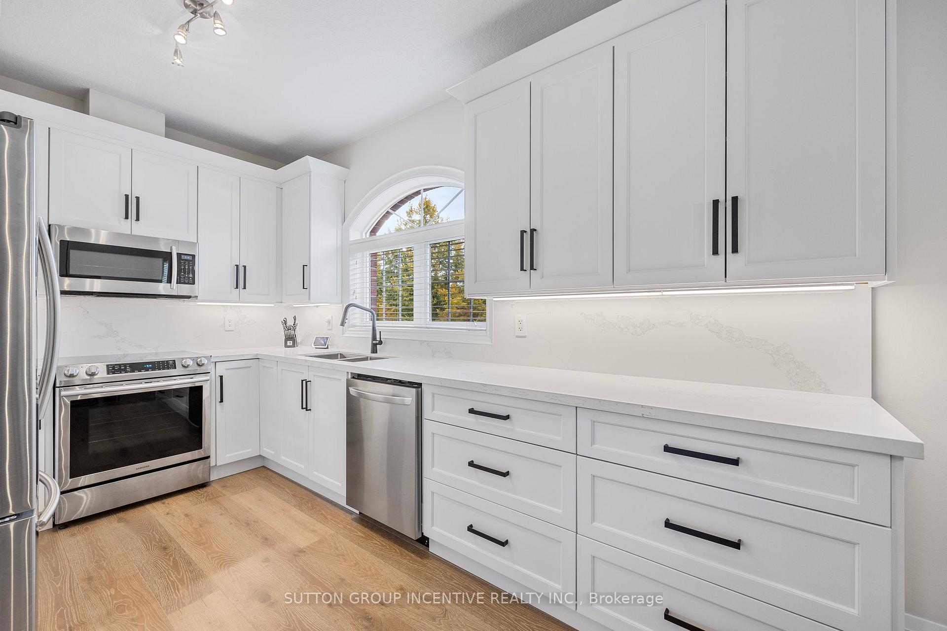 Photo 13 of Unit 8, 19 White Oaks Road, Barrie, Lakeshore — HOMEH
