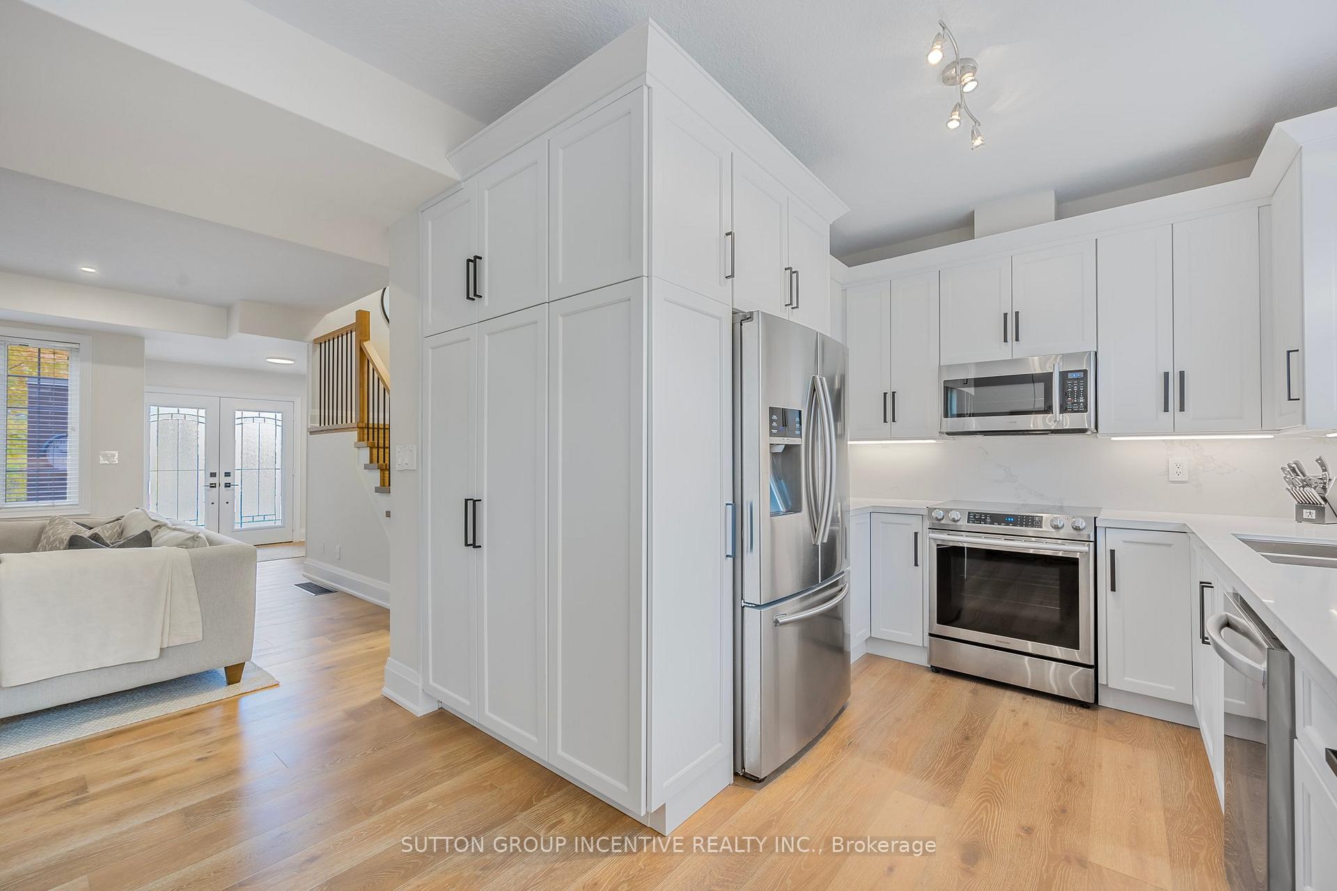 Photo 14 of Unit 8, 19 White Oaks Road, Barrie, Lakeshore — HOMEH