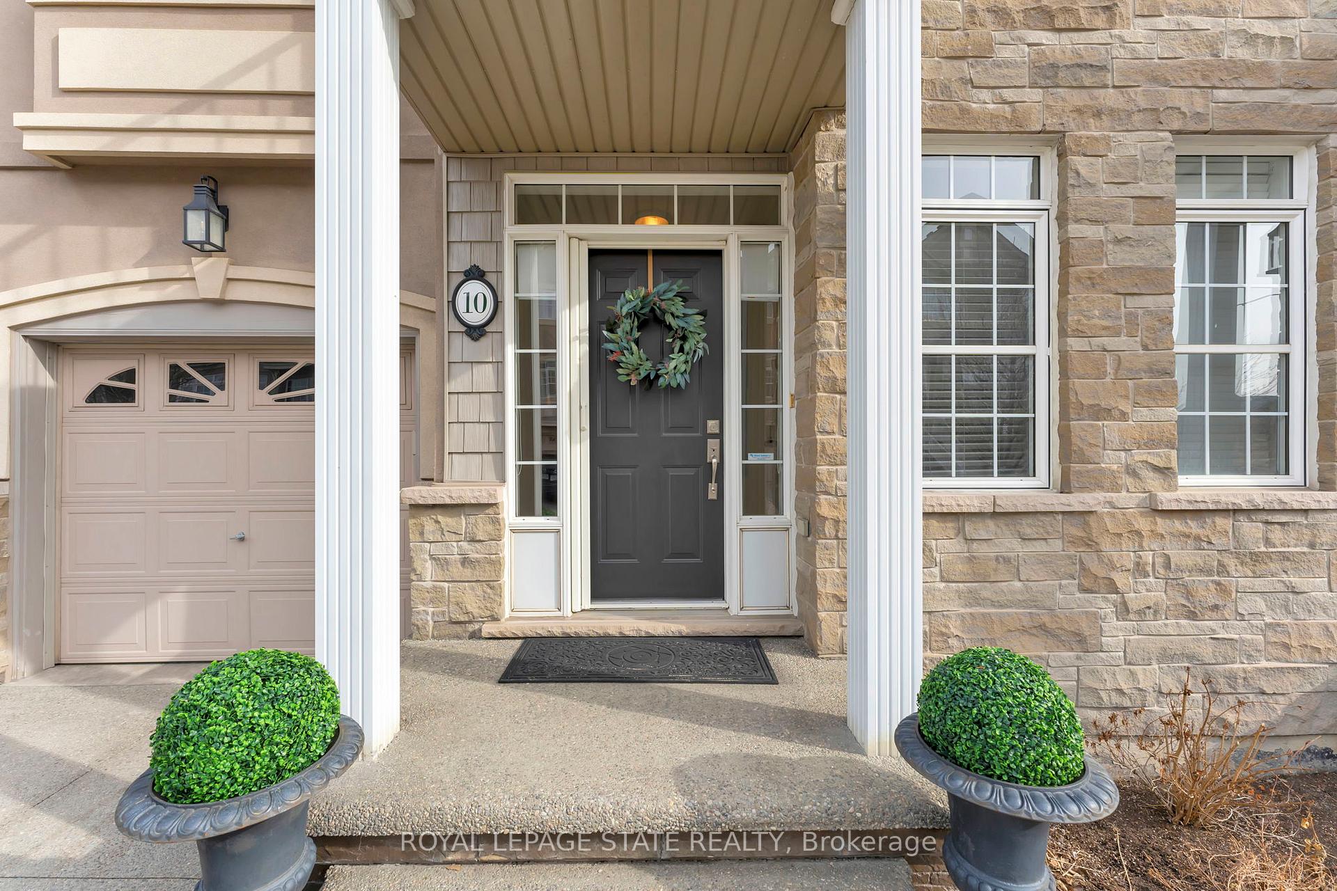 Photo 3 of Unit 10, 31 Sunvale Place, Hamilton, Lakeshore — HOMEH