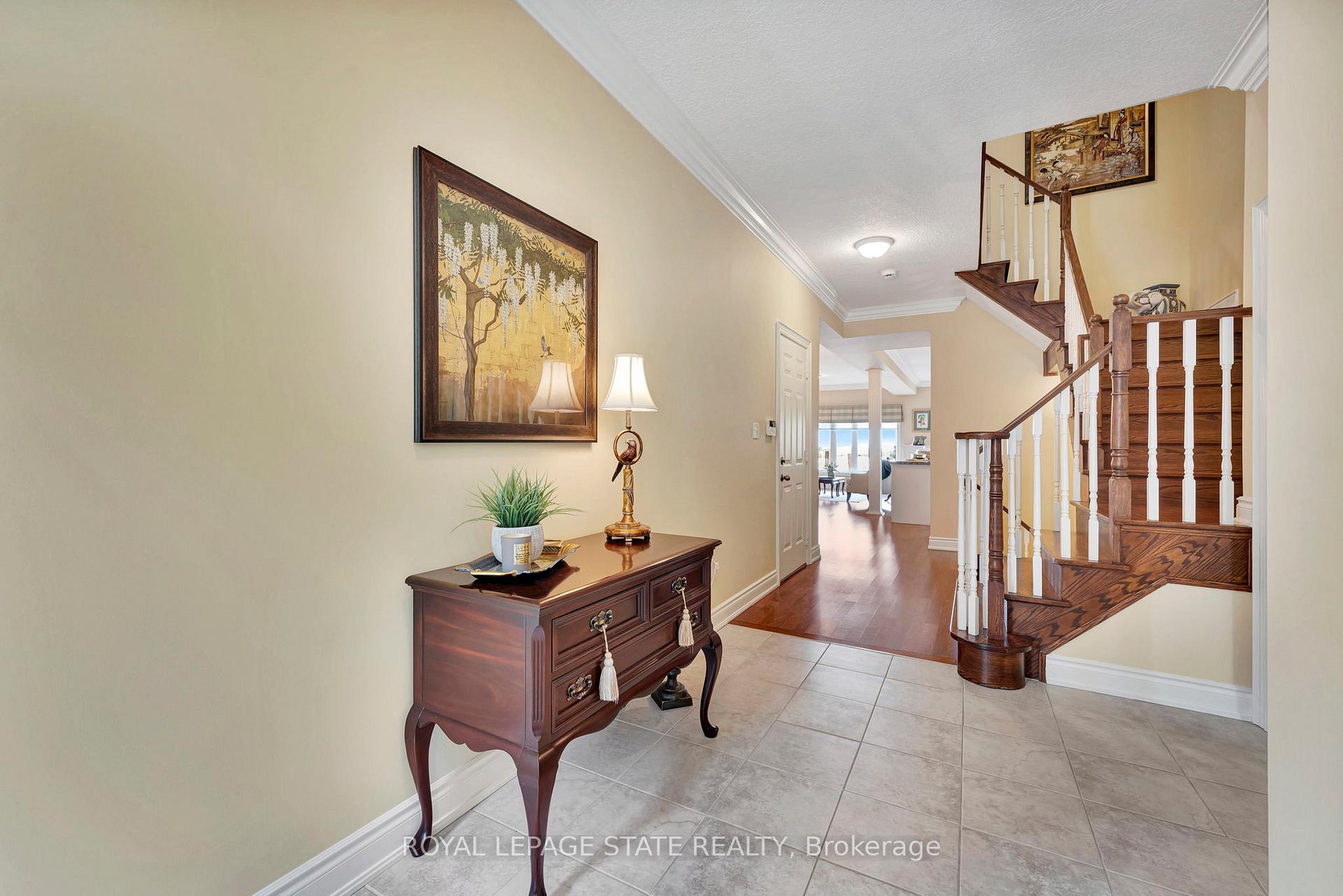 Photo 5 of Unit 10, 31 Sunvale Place, Hamilton, Lakeshore — HOMEH