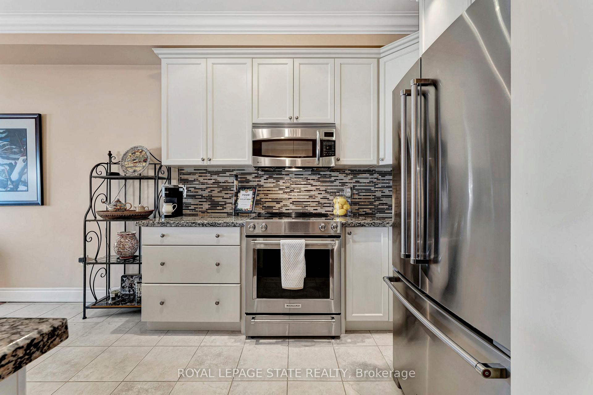 Photo 7 of Unit 10, 31 Sunvale Place, Hamilton, Lakeshore — HOMEH