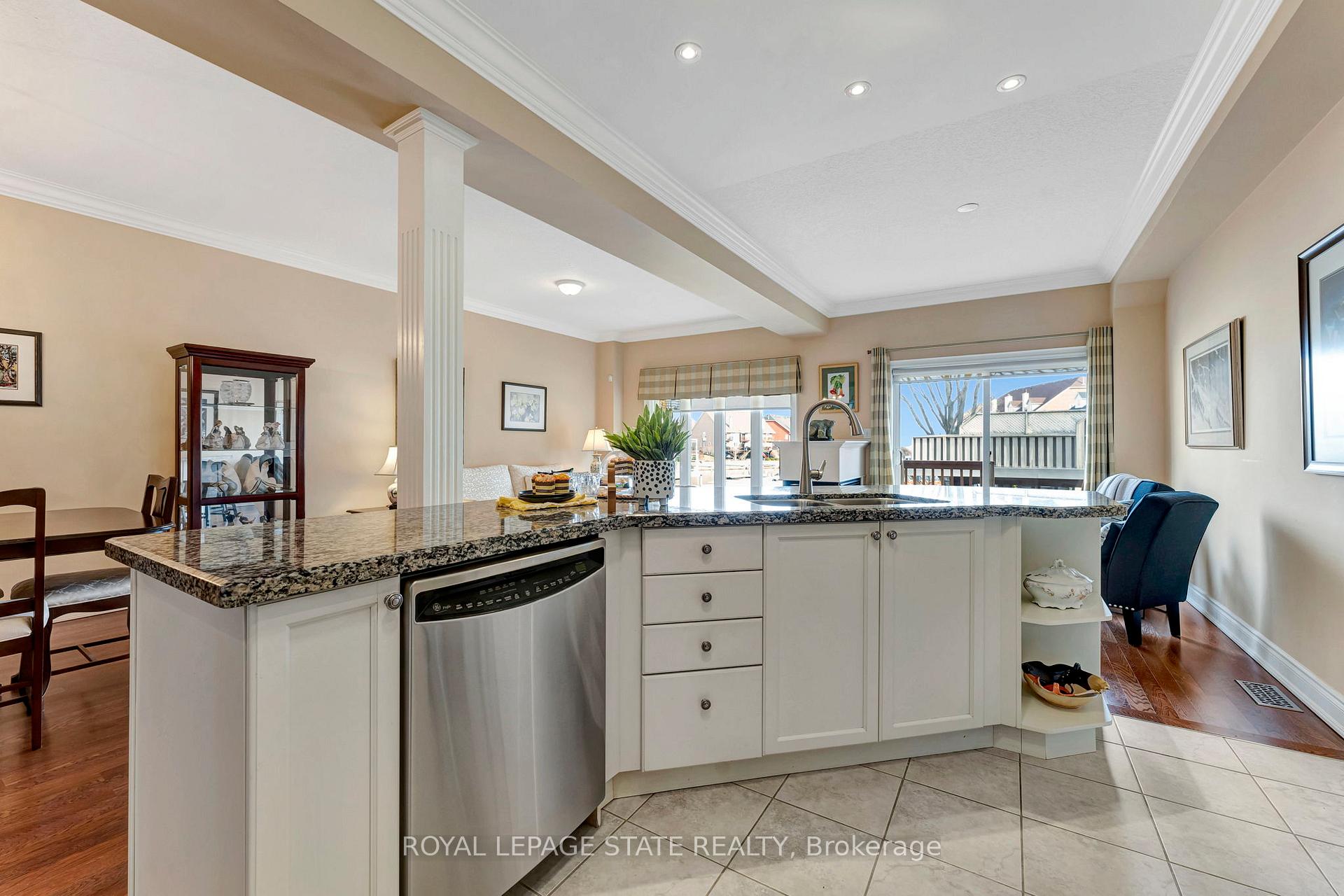 Photo 8 of Unit 10, 31 Sunvale Place, Hamilton, Lakeshore — HOMEH