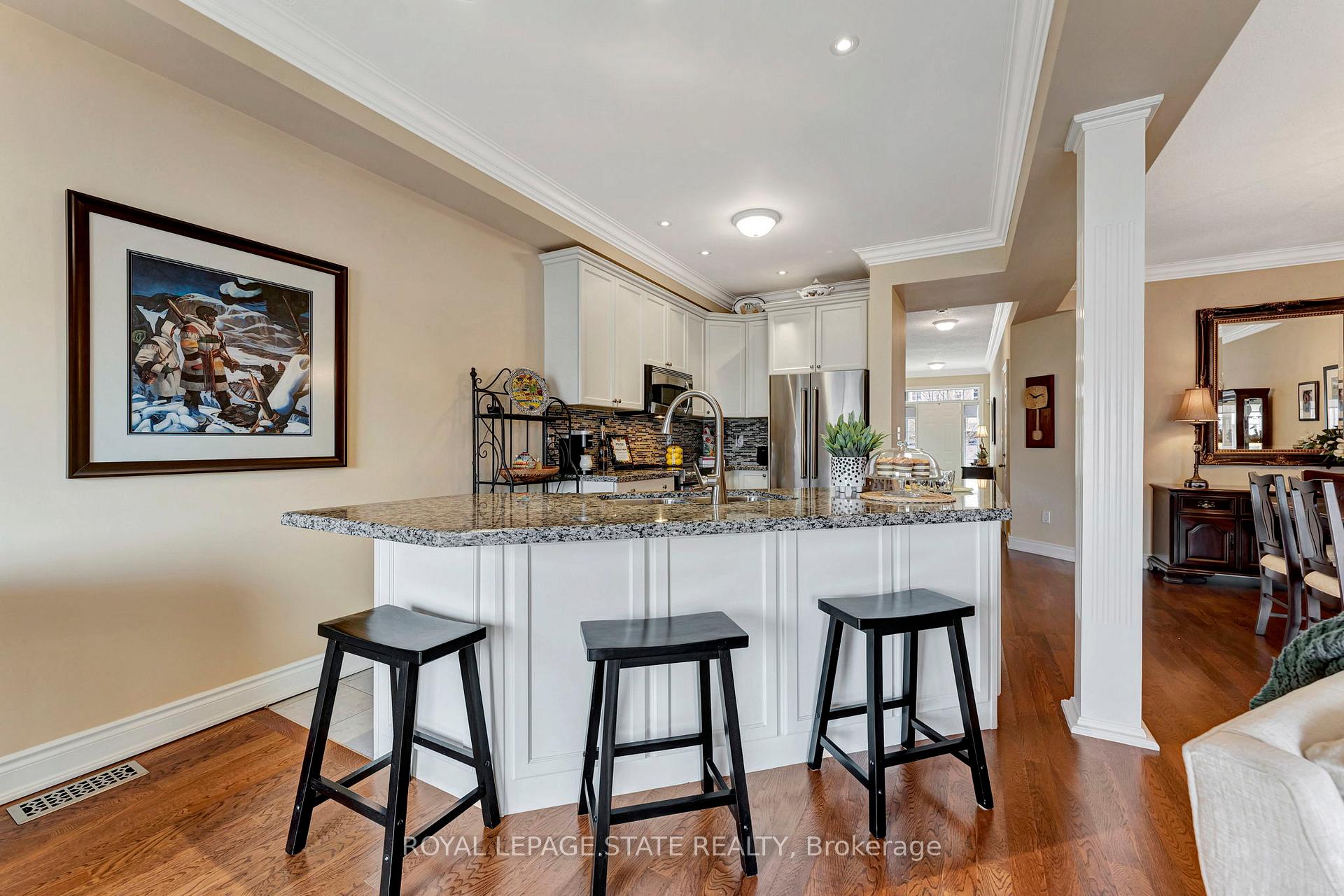 Photo 9 of Unit 10, 31 Sunvale Place, Hamilton, Lakeshore — HOMEH