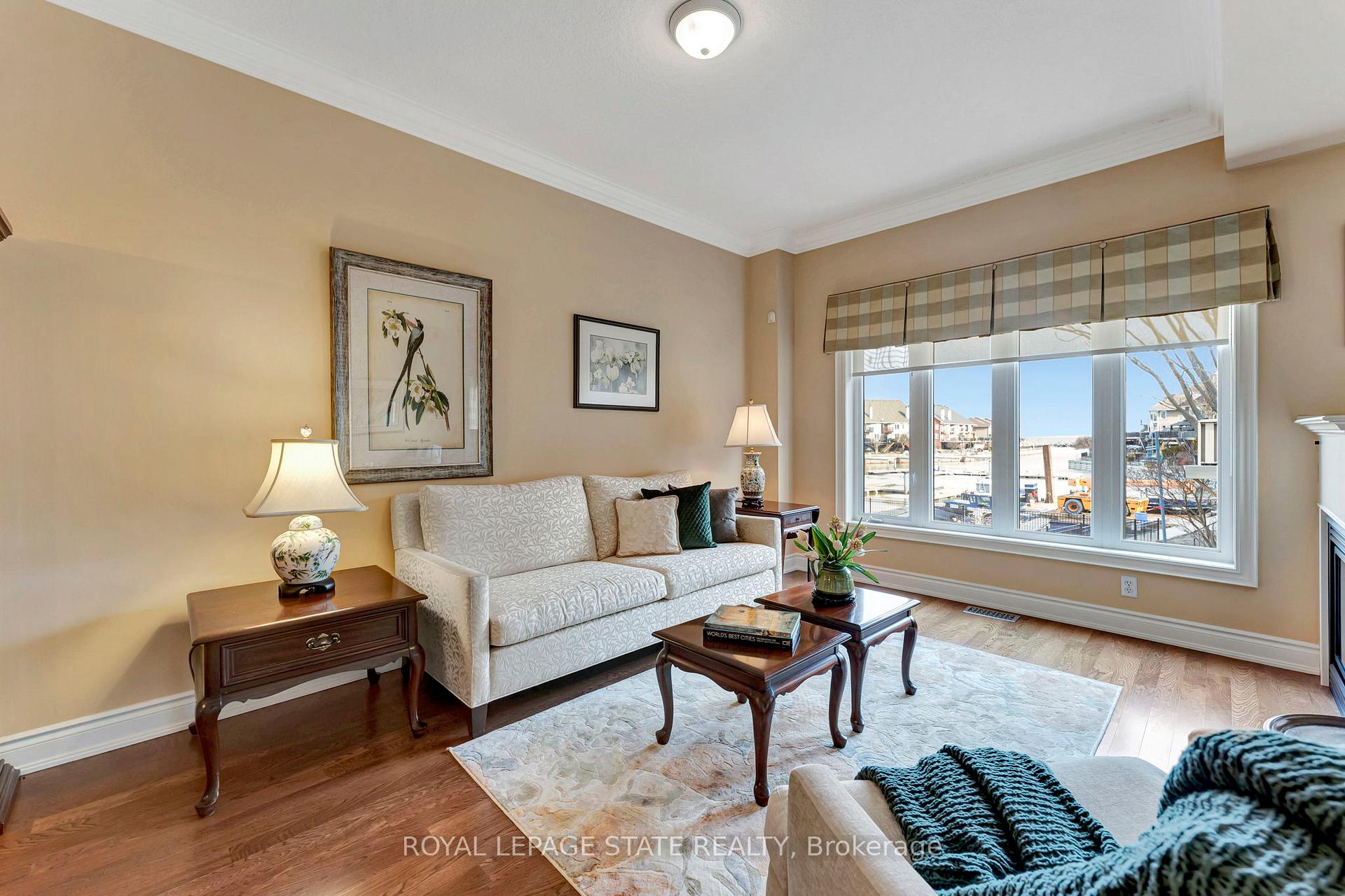 Photo 11 of Unit 10, 31 Sunvale Place, Hamilton, Lakeshore — HOMEH
