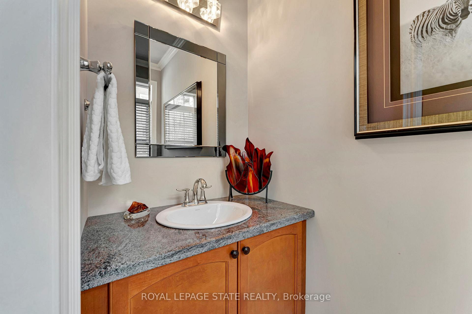 Photo 14 of Unit 10, 31 Sunvale Place, Hamilton, Lakeshore — HOMEH
