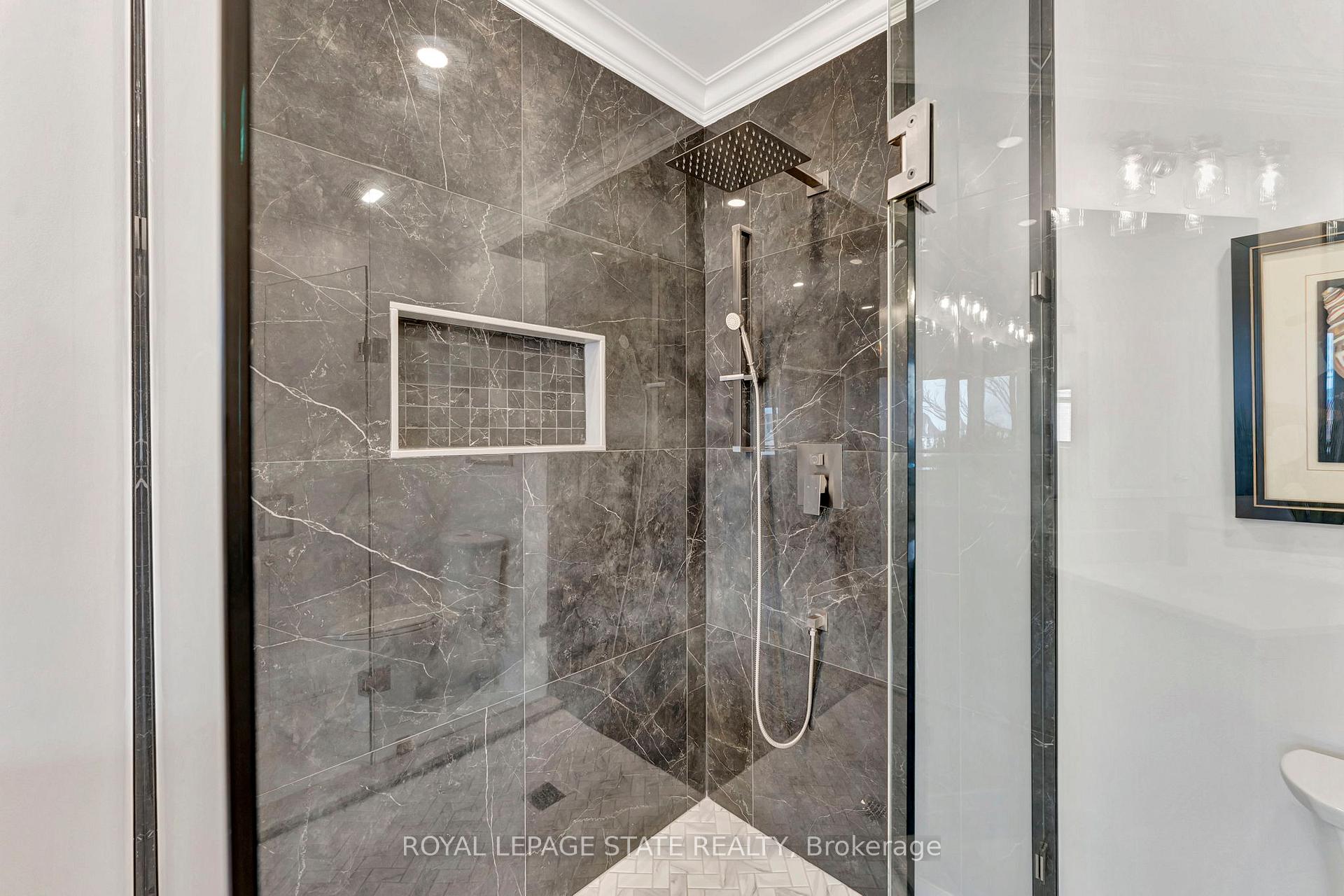 Photo 17 of Unit 10, 31 Sunvale Place, Hamilton, Lakeshore — HOMEH