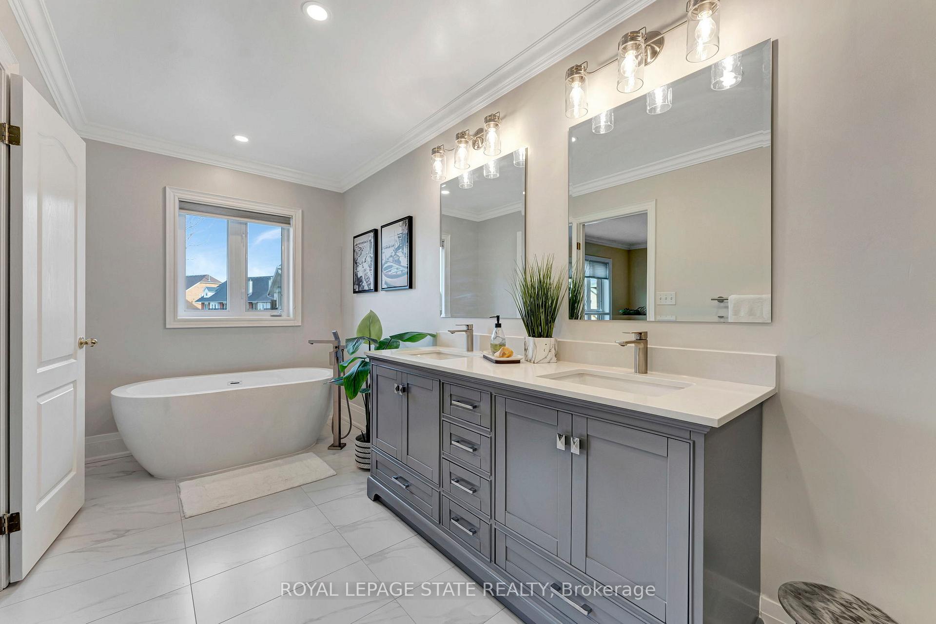 Photo 18 of Unit 10, 31 Sunvale Place, Hamilton, Lakeshore — HOMEH