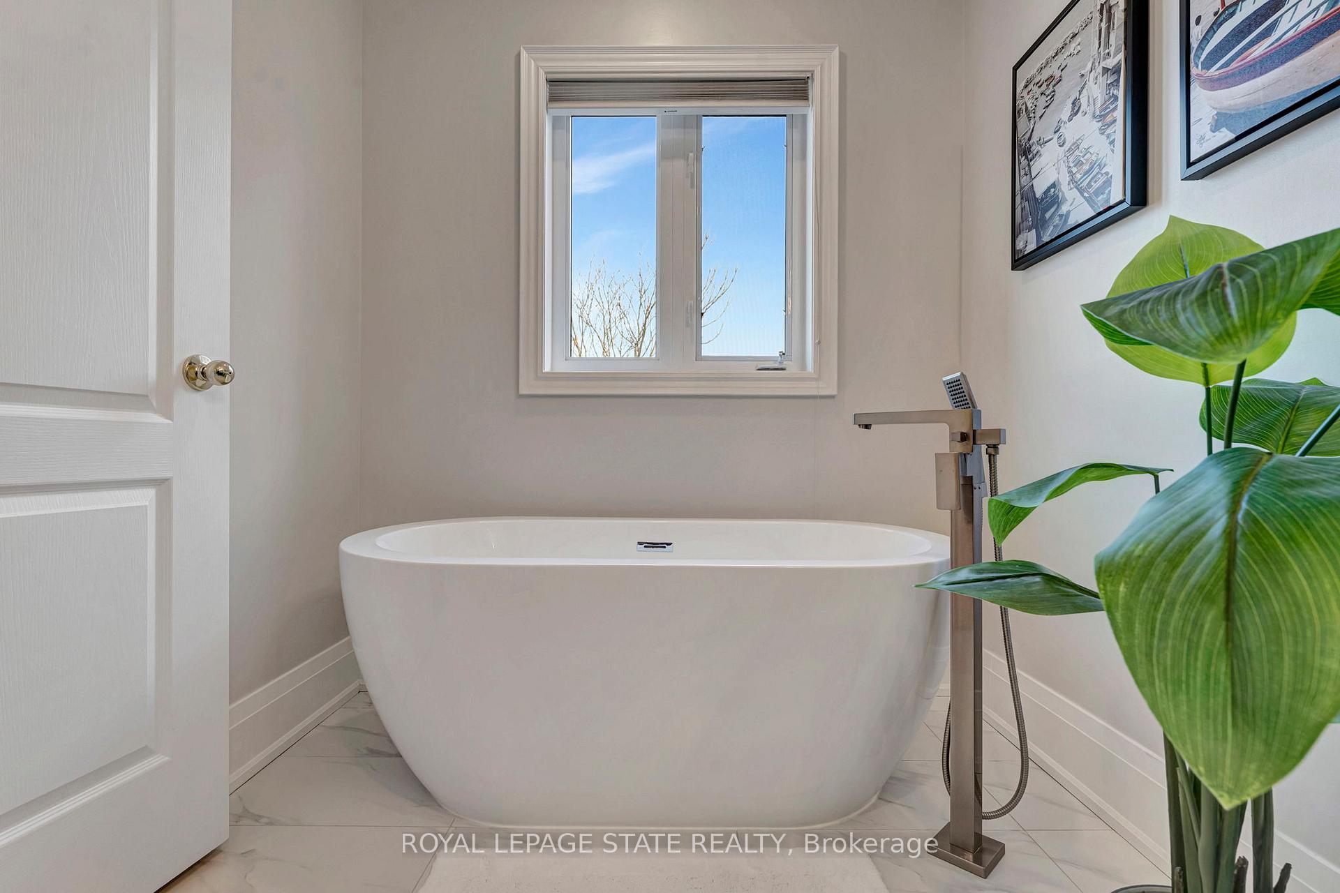 Photo 19 of Unit 10, 31 Sunvale Place, Hamilton, Lakeshore — HOMEH