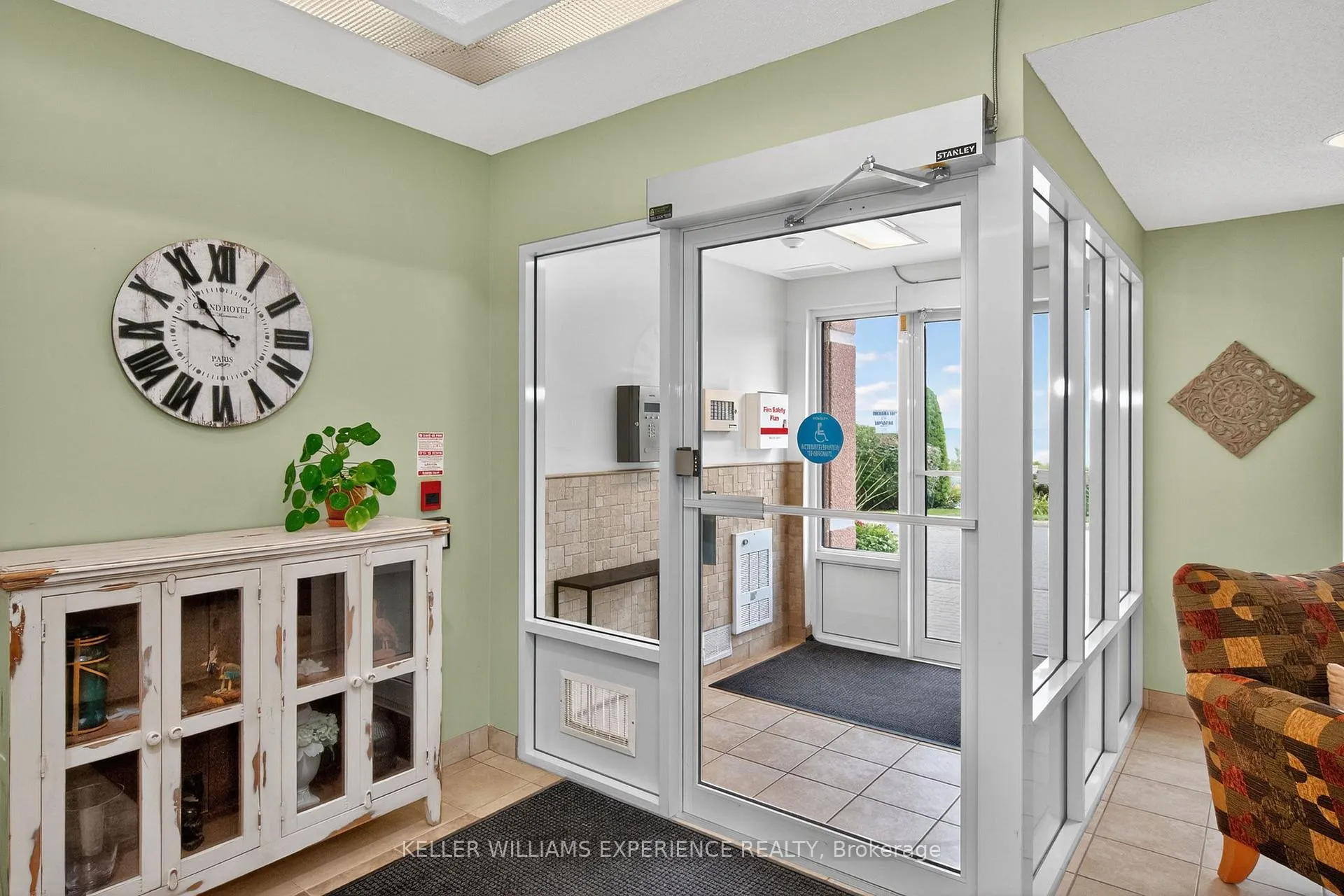 Photo 3 of Unit 111, 280 Aberdeen Boulevard, Midland — HOMEH
