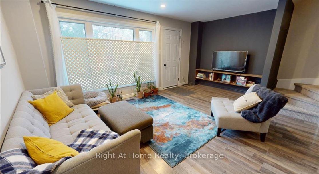 Photo 3 of Unit 49, 15 Green Valley Drive, Kitchener — HOMEH