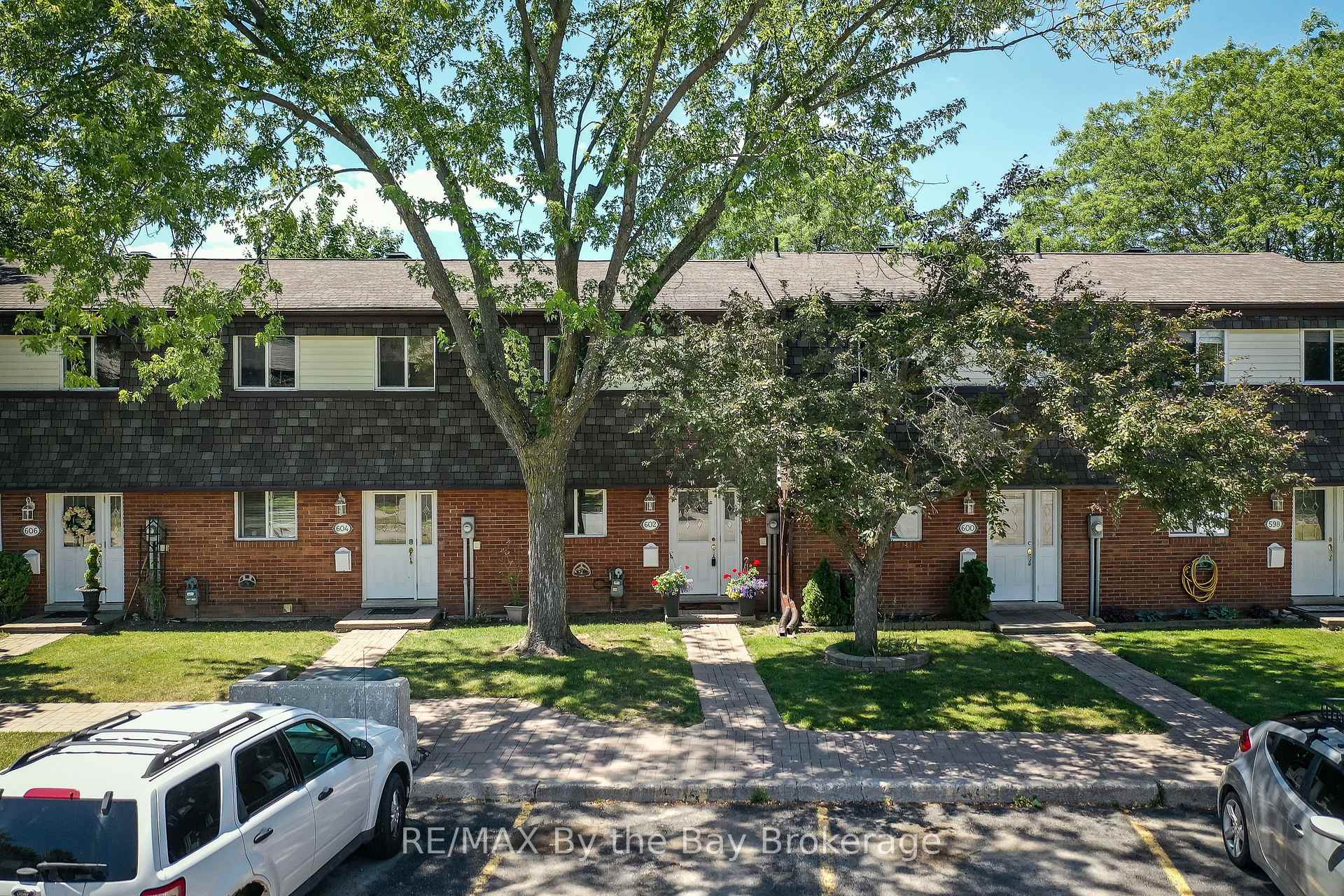Photo 2 of 602 Tenth Street, Collingwood — HOMEH