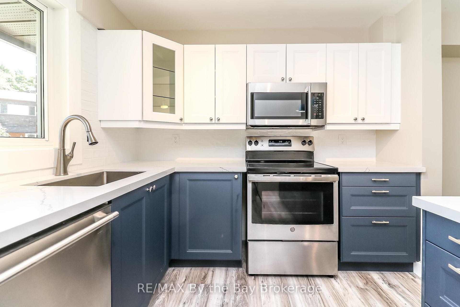 Photo 11 of 602 Tenth Street, Collingwood — HOMEH