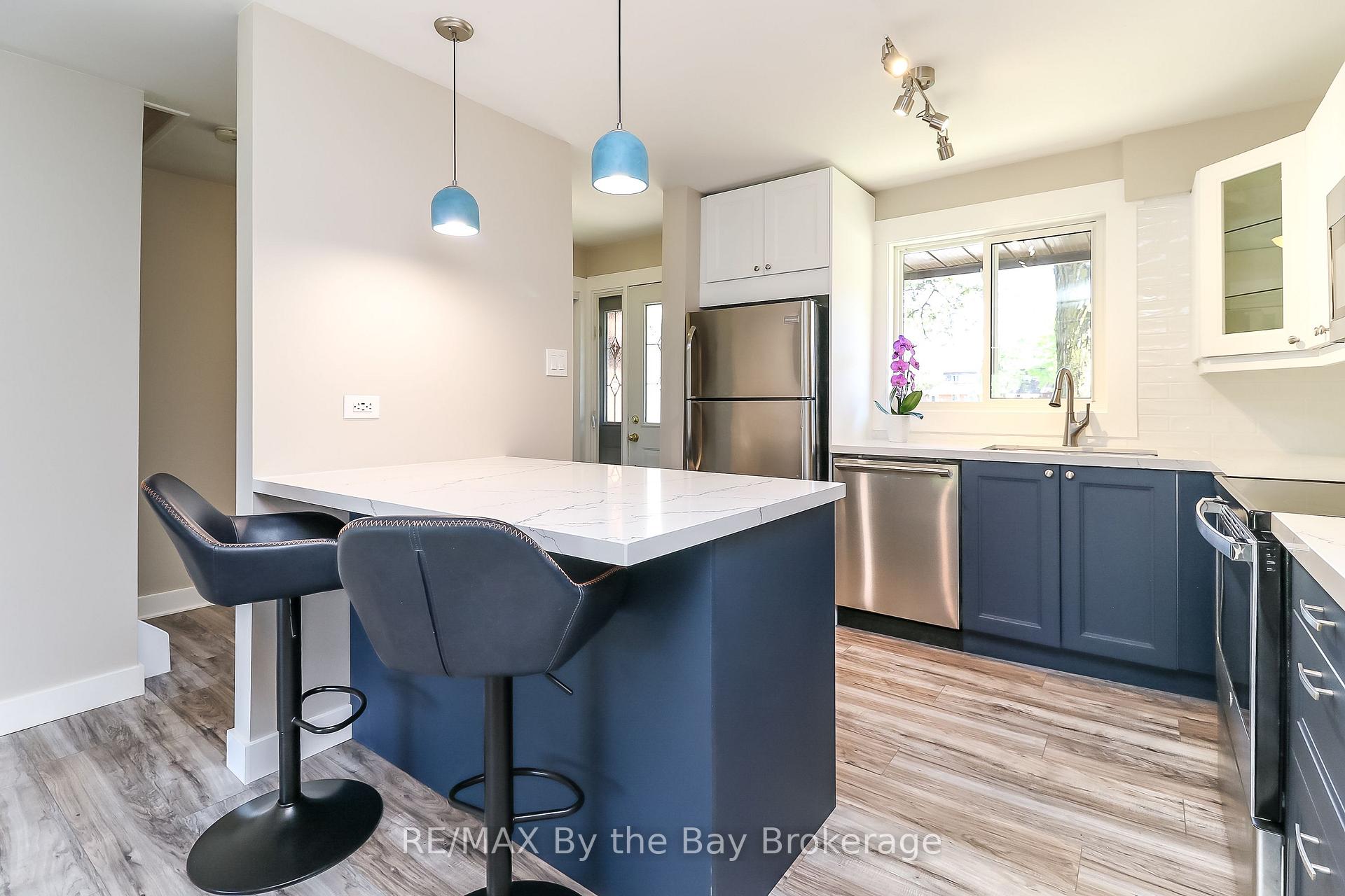 Photo 12 of 602 Tenth Street, Collingwood — HOMEH