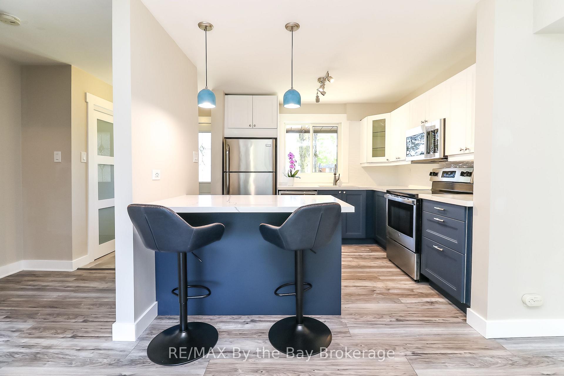 Photo 13 of 602 Tenth Street, Collingwood — HOMEH