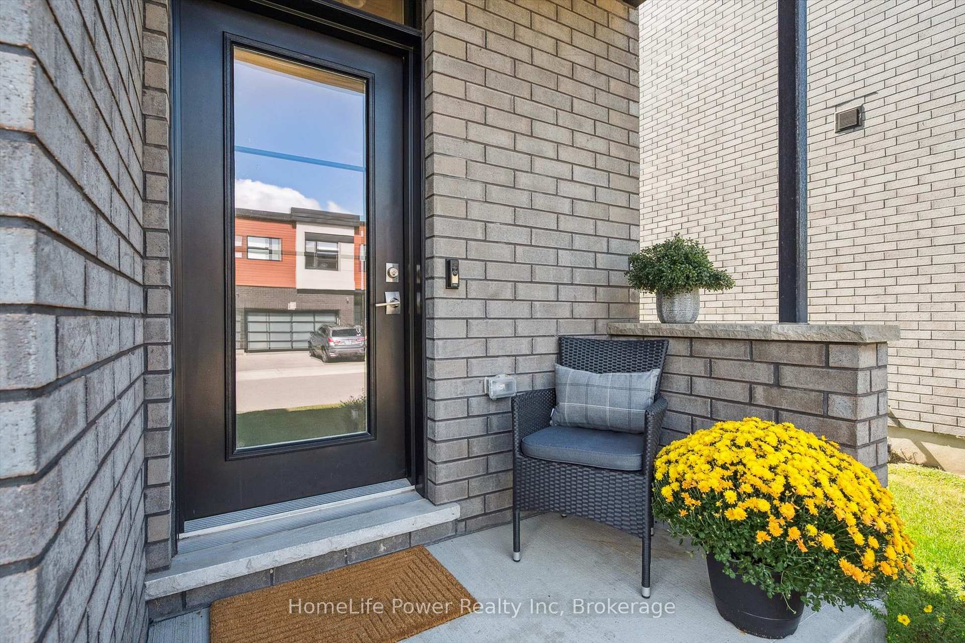 Photo 4 of Unit 106, 60 Arkell Road, Guelph, Kortright East — HOMEH