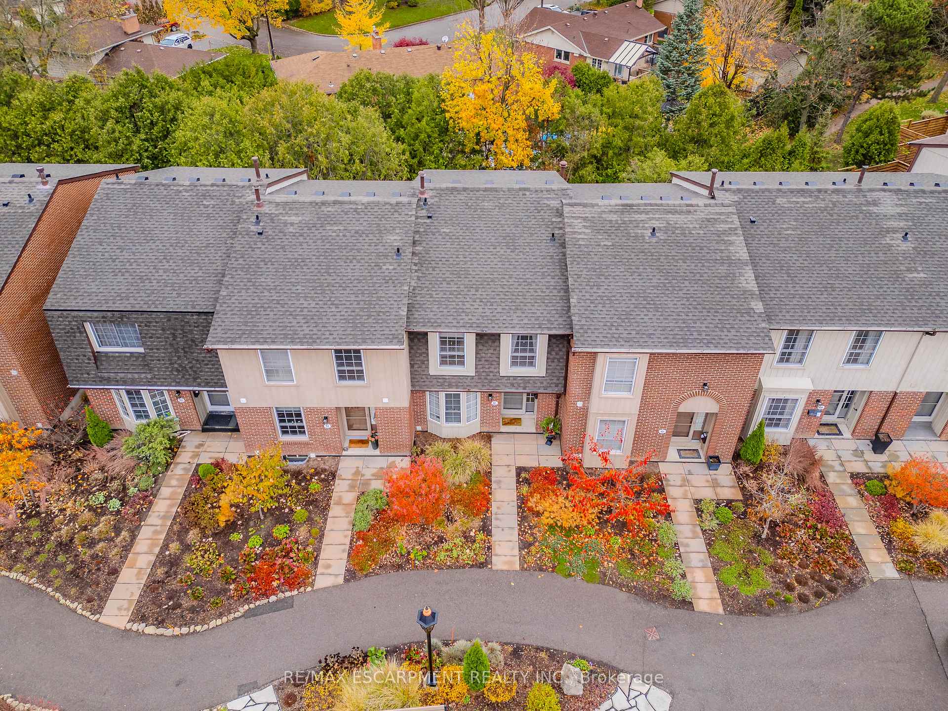 Photo 2 of Unit 61, 3029 Glencrest Road, Burlington, Roseland — HOMEH