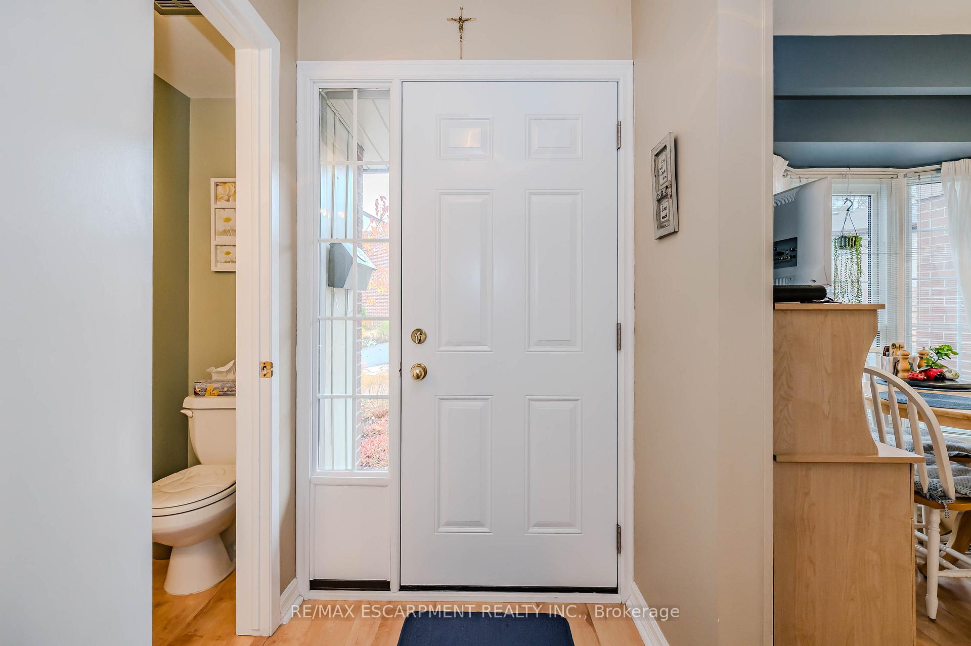 Photo 4 of Unit 61, 3029 Glencrest Road, Burlington, Roseland — HOMEH