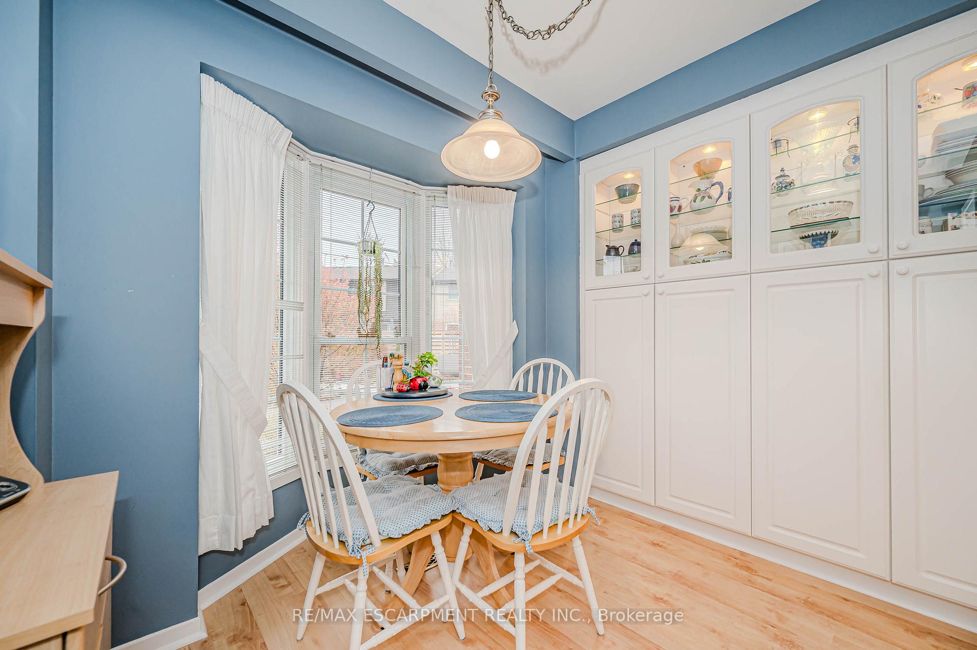 Photo 5 of Unit 61, 3029 Glencrest Road, Burlington, Roseland — HOMEH