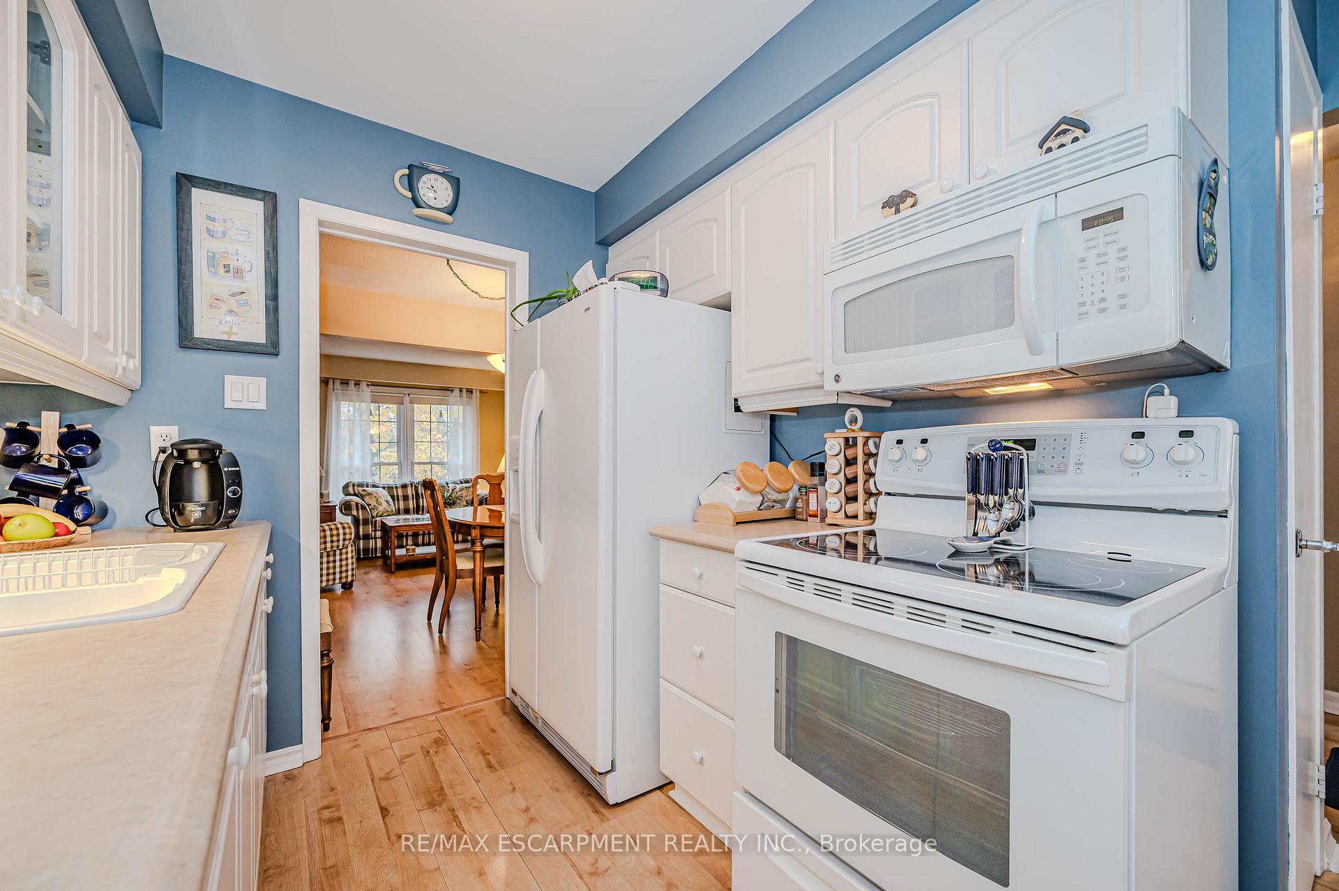 Photo 7 of Unit 61, 3029 Glencrest Road, Burlington, Roseland — HOMEH
