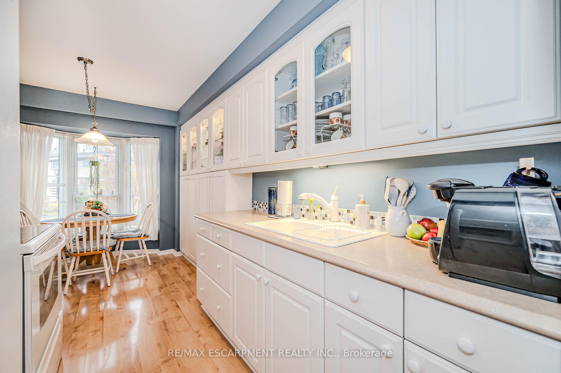 Photo 8 of Unit 61, 3029 Glencrest Road, Burlington, Roseland — HOMEH