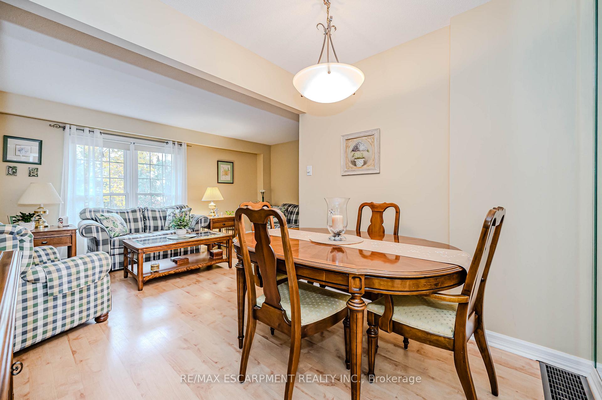 Photo 9 of Unit 61, 3029 Glencrest Road, Burlington, Roseland — HOMEH