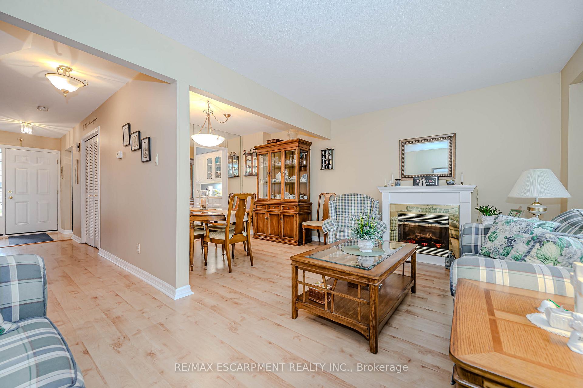 Photo 12 of Unit 61, 3029 Glencrest Road, Burlington, Roseland — HOMEH