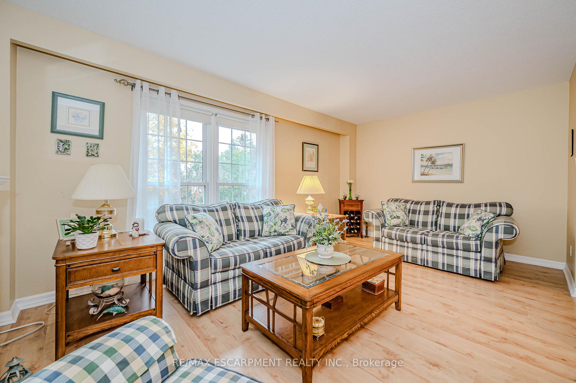 Photo 13 of Unit 61, 3029 Glencrest Road, Burlington, Roseland — HOMEH