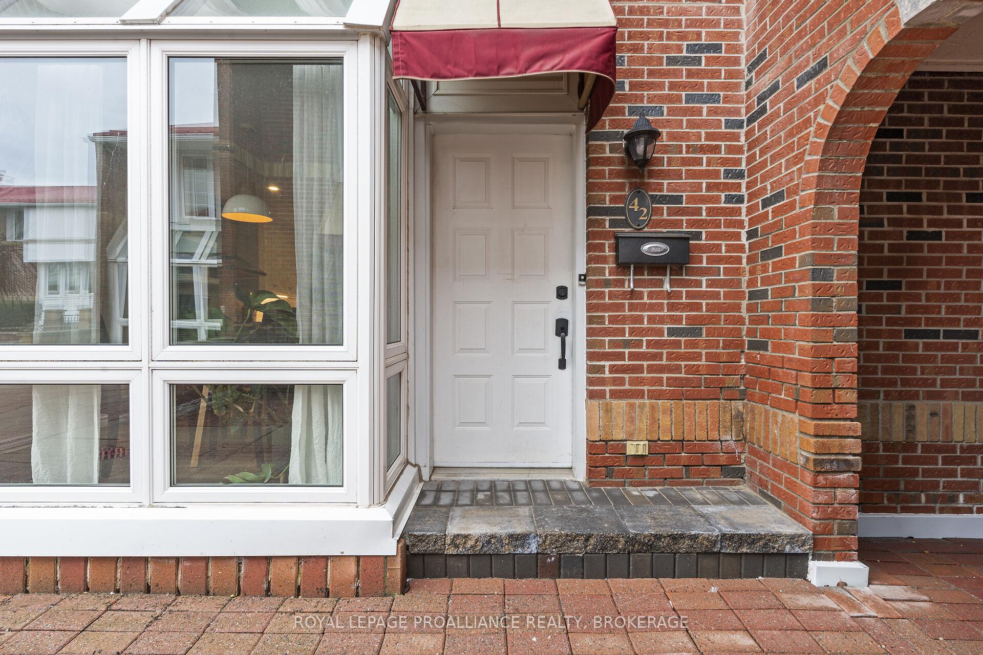 Photo 4 of Unit 42, 1 Place D'armes, Kingston, East of Sir John A. Blvd — HOMEH