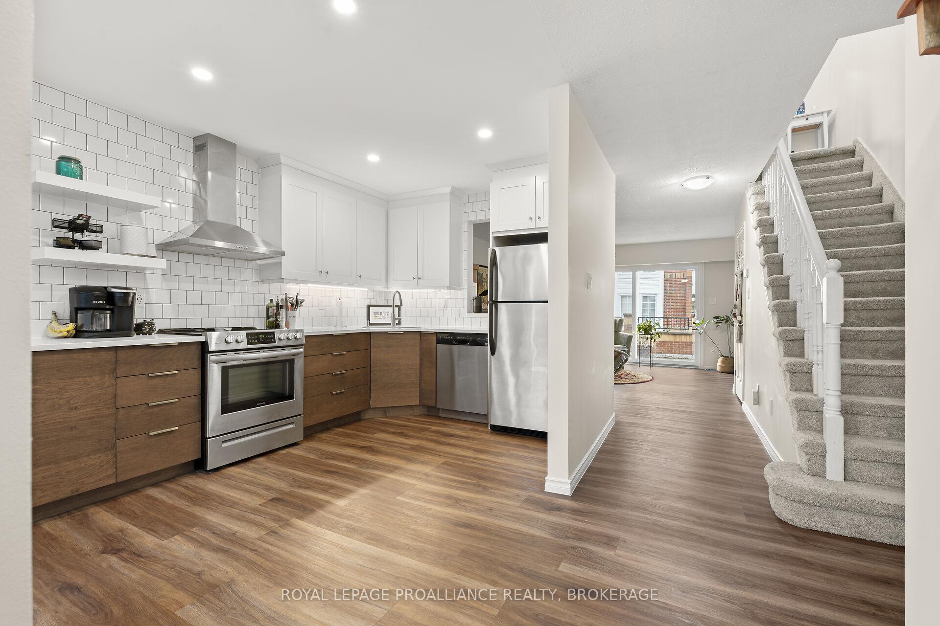 Photo 6 of Unit 42, 1 Place D'armes, Kingston, East of Sir John A. Blvd — HOMEH