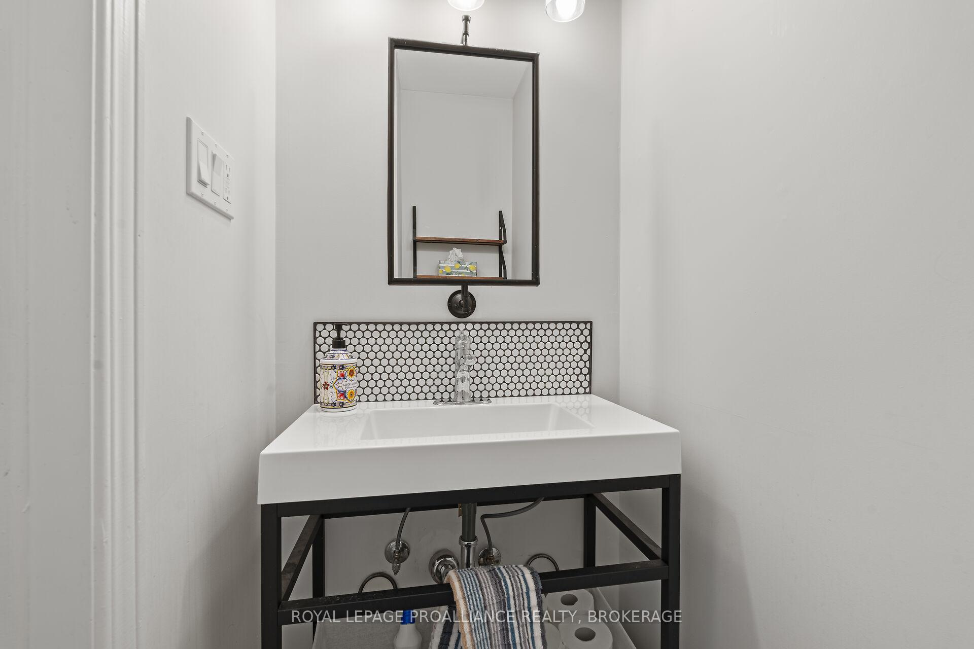 Photo 7 of Unit 42, 1 Place D'armes, Kingston, East of Sir John A. Blvd — HOMEH