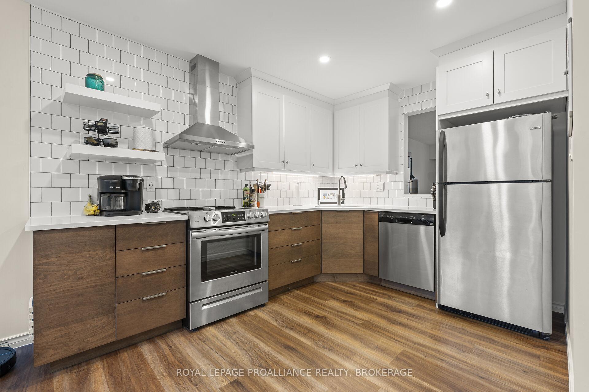 Photo 9 of Unit 42, 1 Place D'armes, Kingston, East of Sir John A. Blvd — HOMEH
