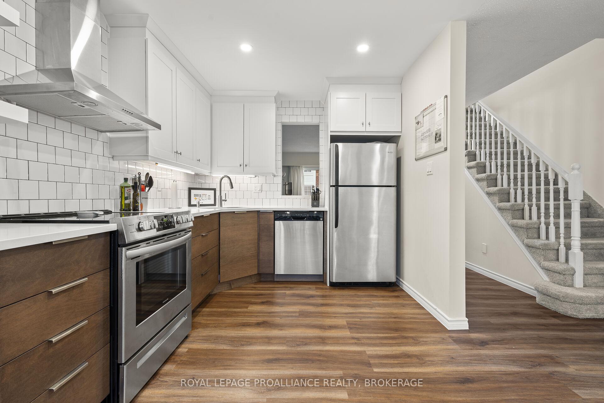 Photo 10 of Unit 42, 1 Place D'armes, Kingston, East of Sir John A. Blvd — HOMEH