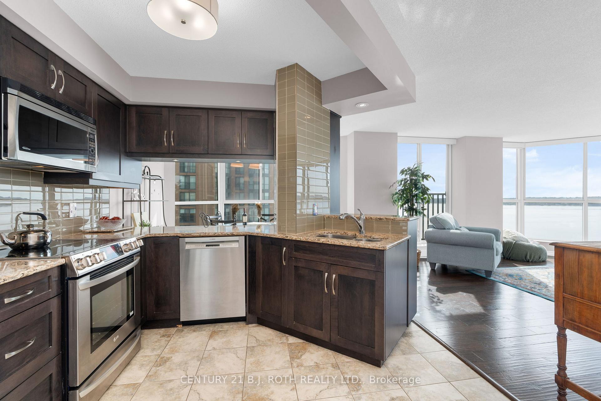 Photo 4 of Unit 907, 140 Dunlop Street E, Barrie, City Centre — HOMEH