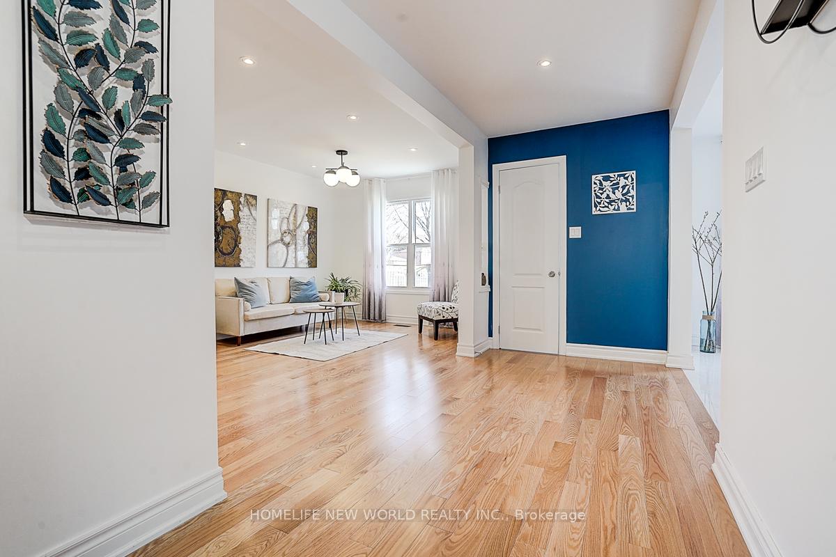 Photo 2 of 61 Noake Crescent, Ajax, Central — HOMEH
