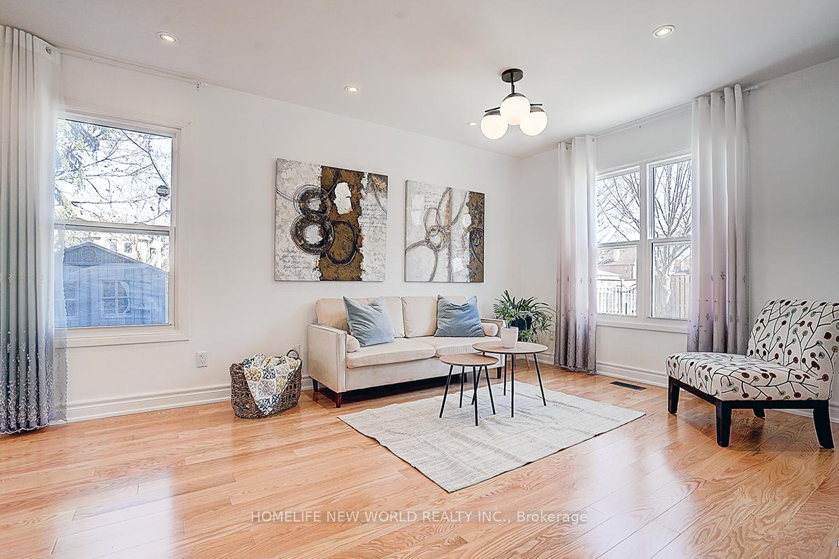 Photo 4 of 61 Noake Crescent, Ajax, Central — HOMEH