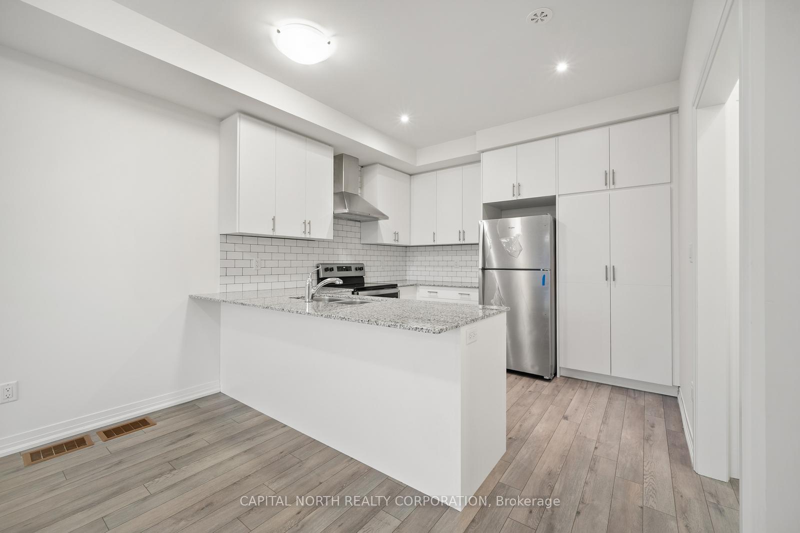 Photo 13 of 142 Turnberry Lane, Barrie, Painswick South — HOMEH