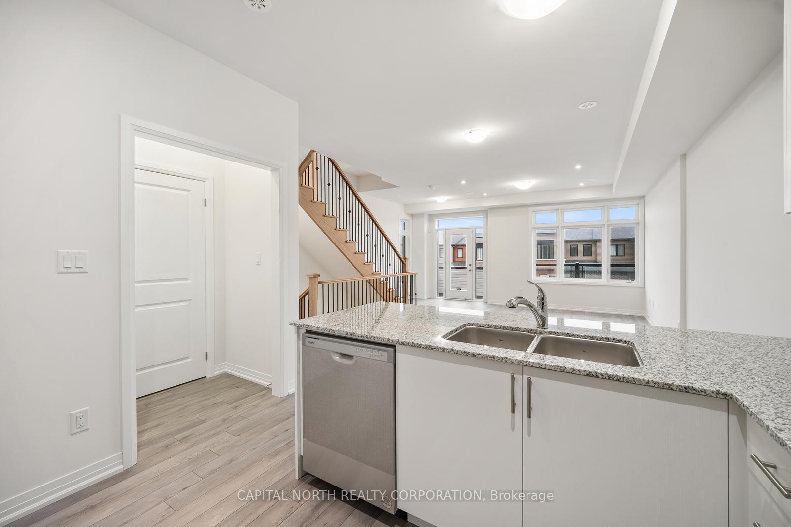 Photo 17 of 142 Turnberry Lane, Barrie, Painswick South — HOMEH