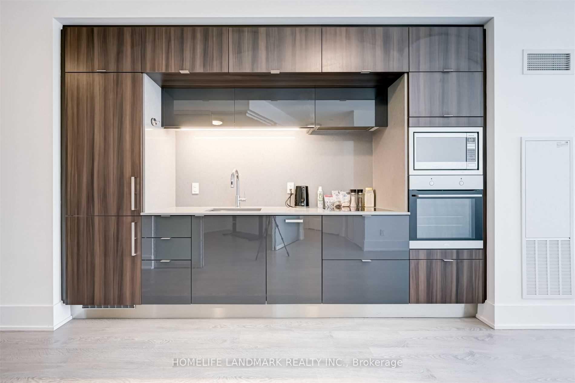 Photo 3 of Unit Ph21, 1 Edgewater Drive, Toronto, Waterfront Communities — HOMEH