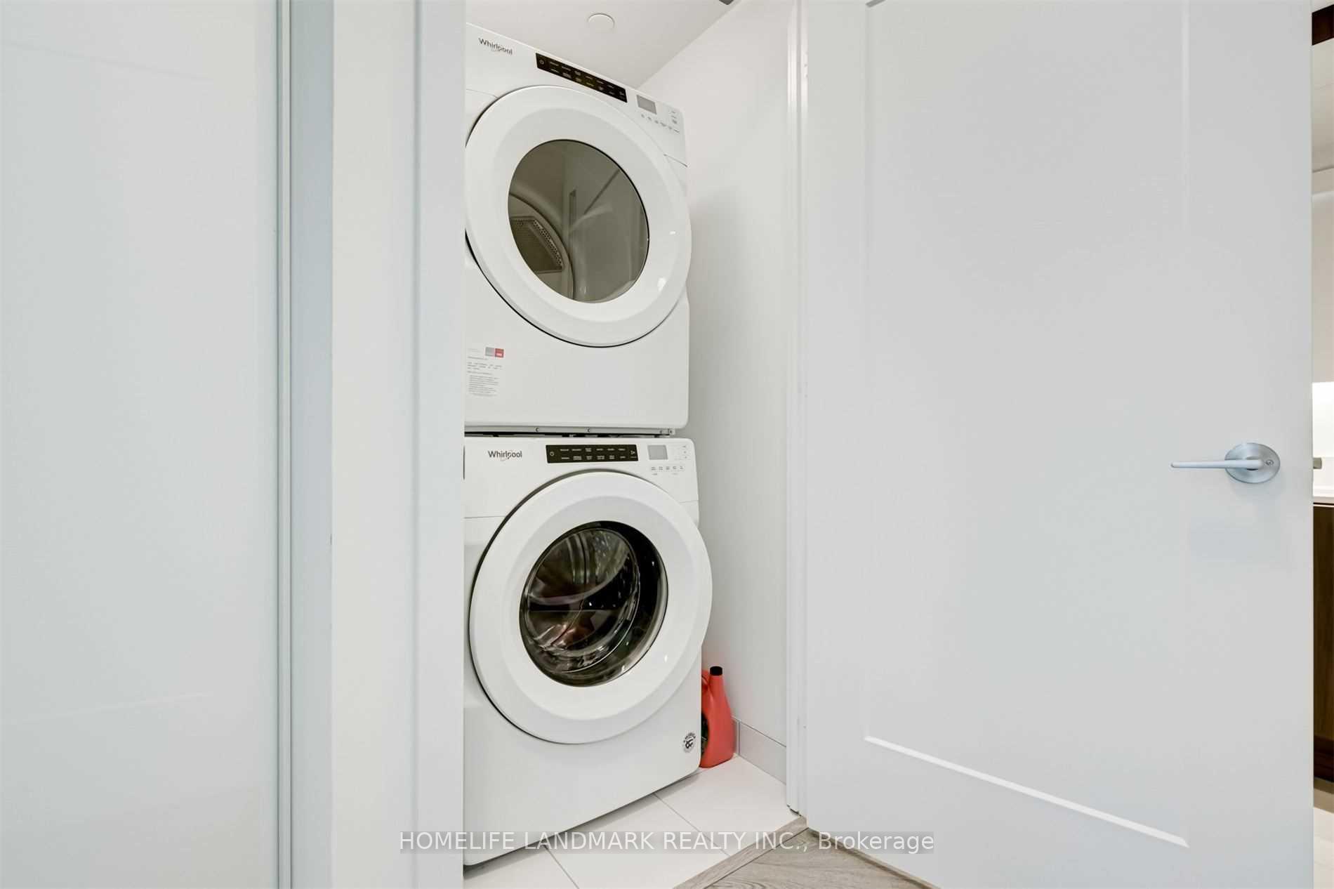 Photo 5 of Unit Ph21, 1 Edgewater Drive, Toronto, Waterfront Communities — HOMEH