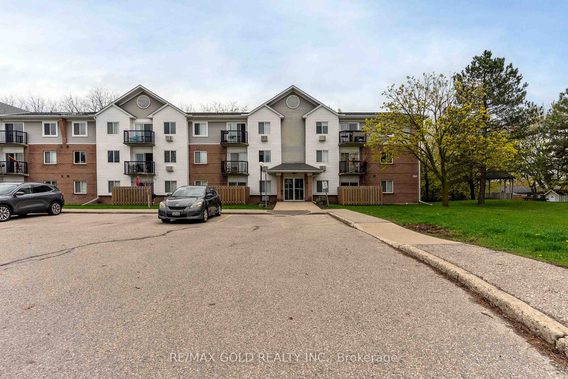 Photo 2 of Unit 302, 270 Eiwo Court, Waterloo — HOMEH