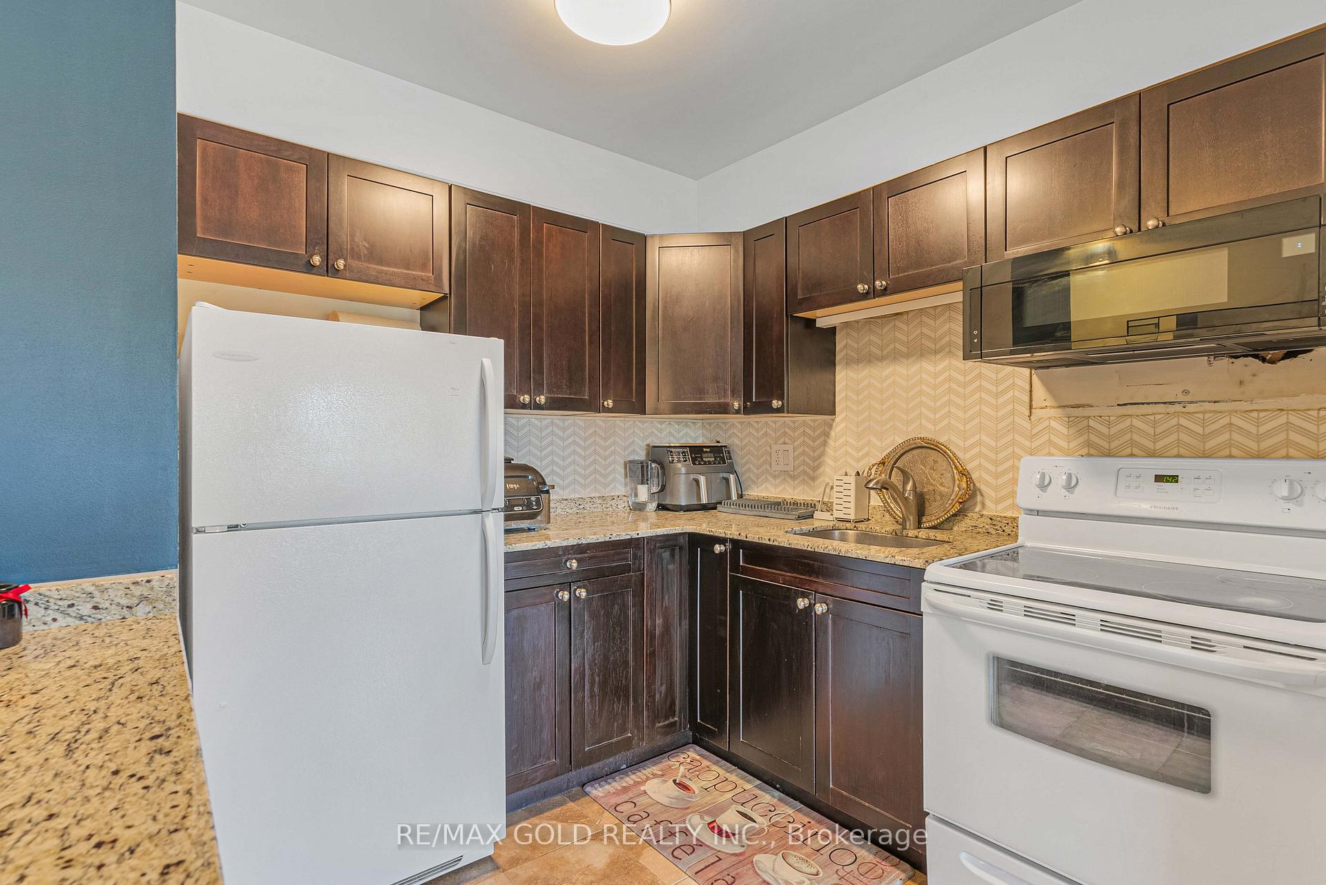 Photo 10 of Unit 302, 270 Eiwo Court, Waterloo — HOMEH