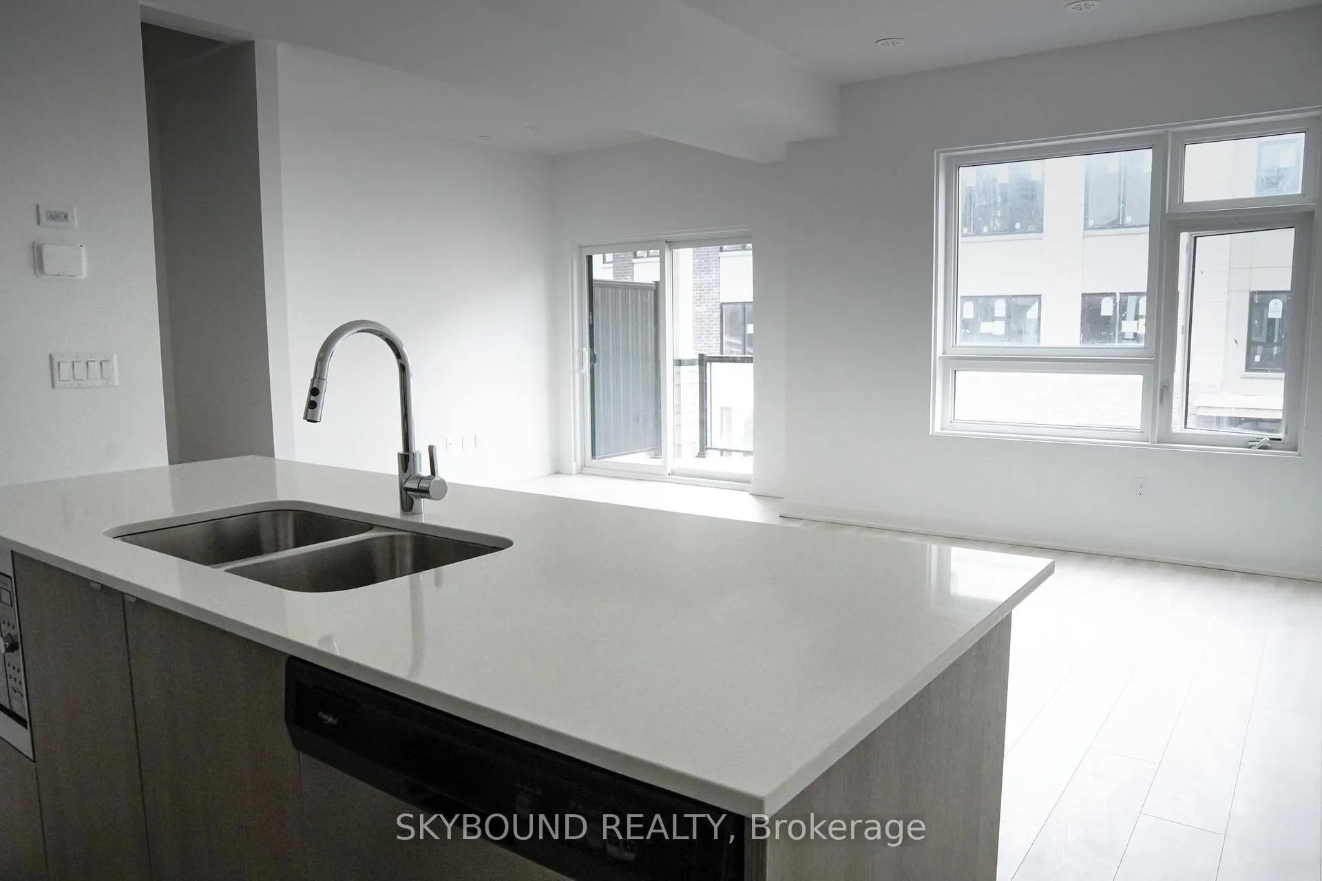 Photo 6 of Unit 47, 1121 Cooke Boulevard, Burlington, LaSalle — HOMEH