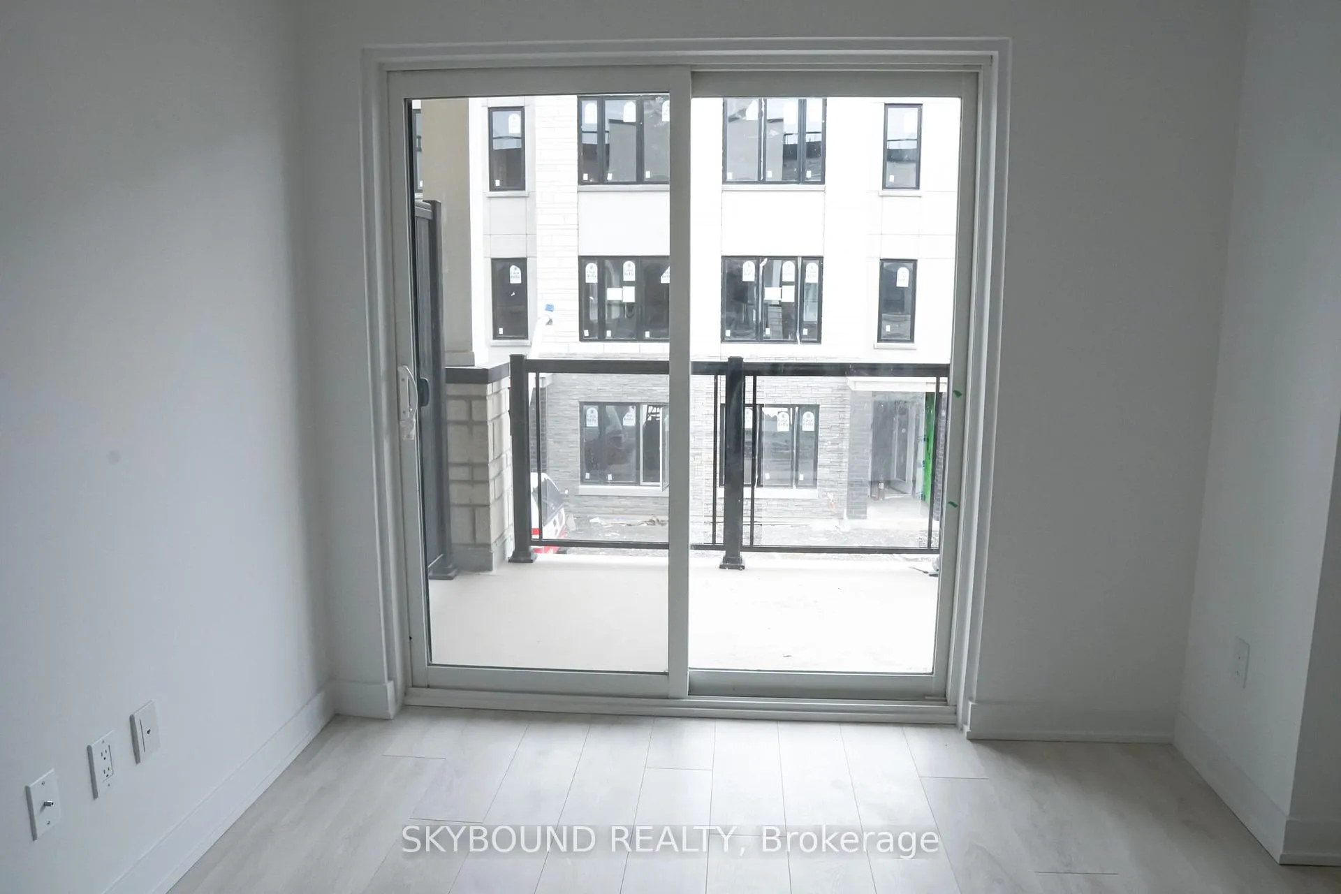 Photo 8 of Unit 47, 1121 Cooke Boulevard, Burlington, LaSalle — HOMEH