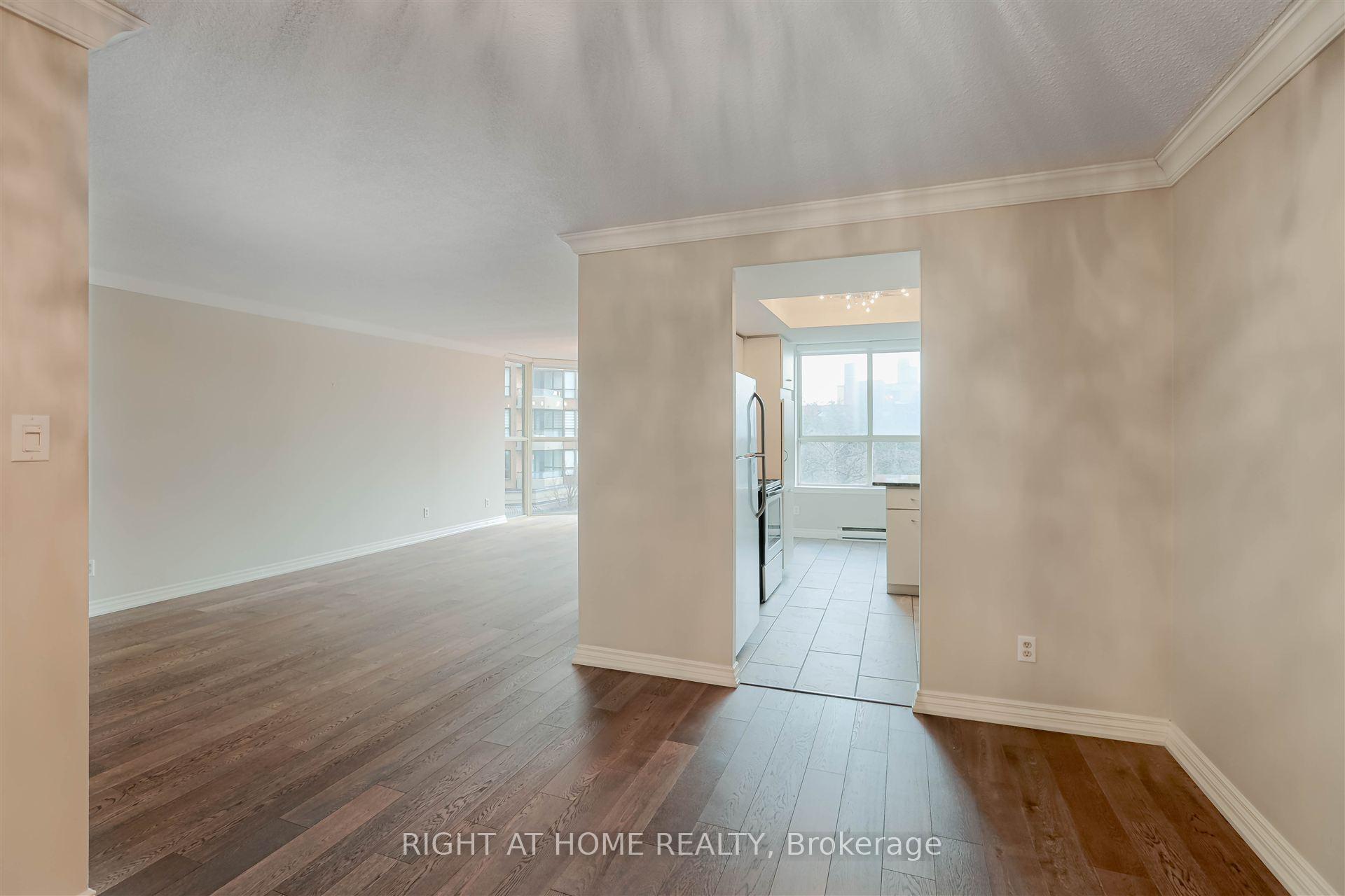 Photo 14 of Unit 305, 271 Ridley Boulevard, Toronto, Bedford Park-Nortown — HOMEH