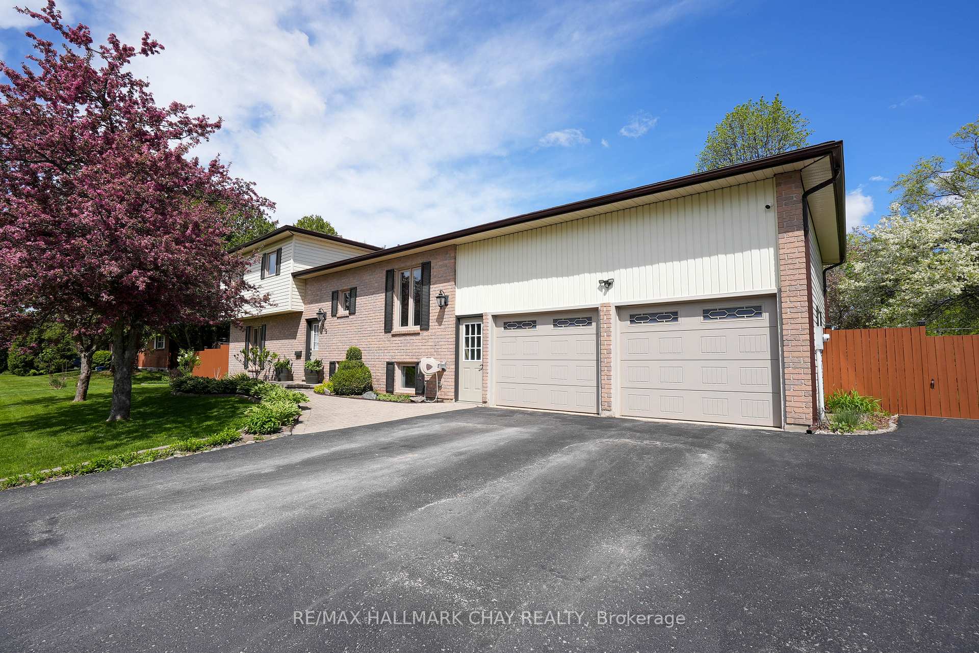 Photo 3 of 215 McGeorge Avenue, Essa, Angus — HOMEH