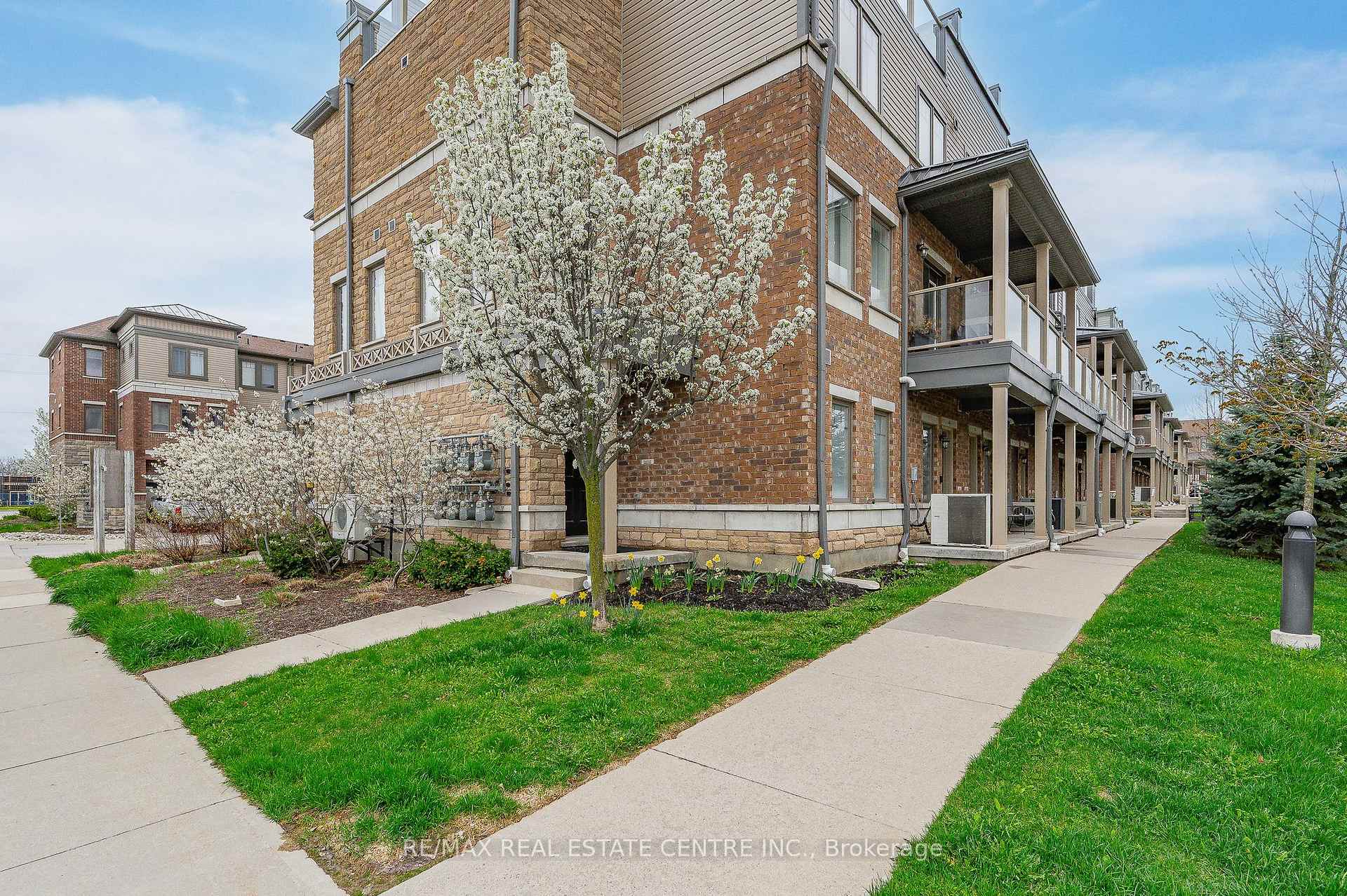 Photo 4 of Unit A2, 70 Willowrun Drive, Kitchener — HOMEH
