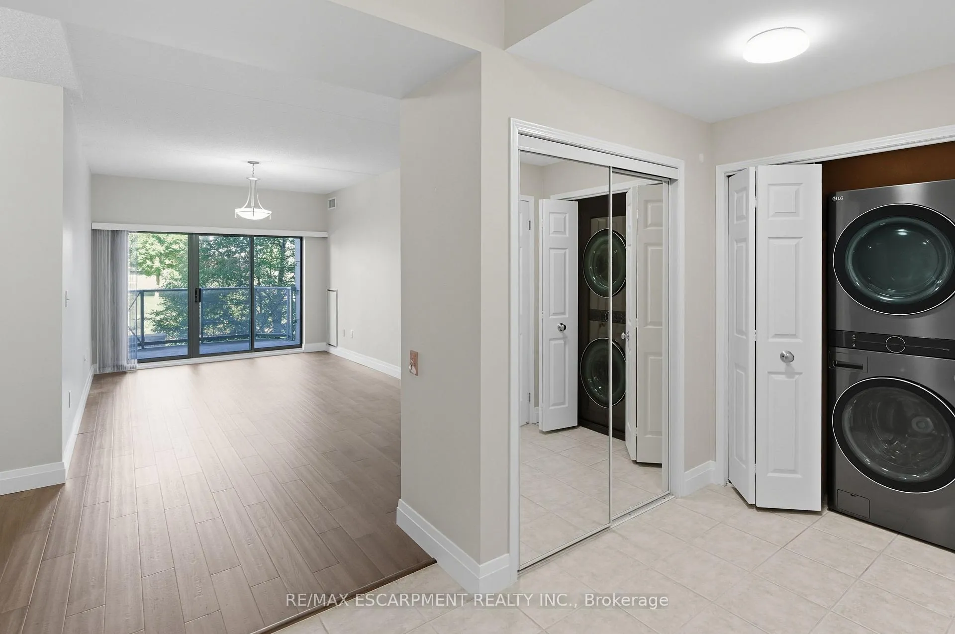 Photo 5 of Unit 211, 2075 Amherst Heights Drive, Burlington, Brant Hills — HOMEH