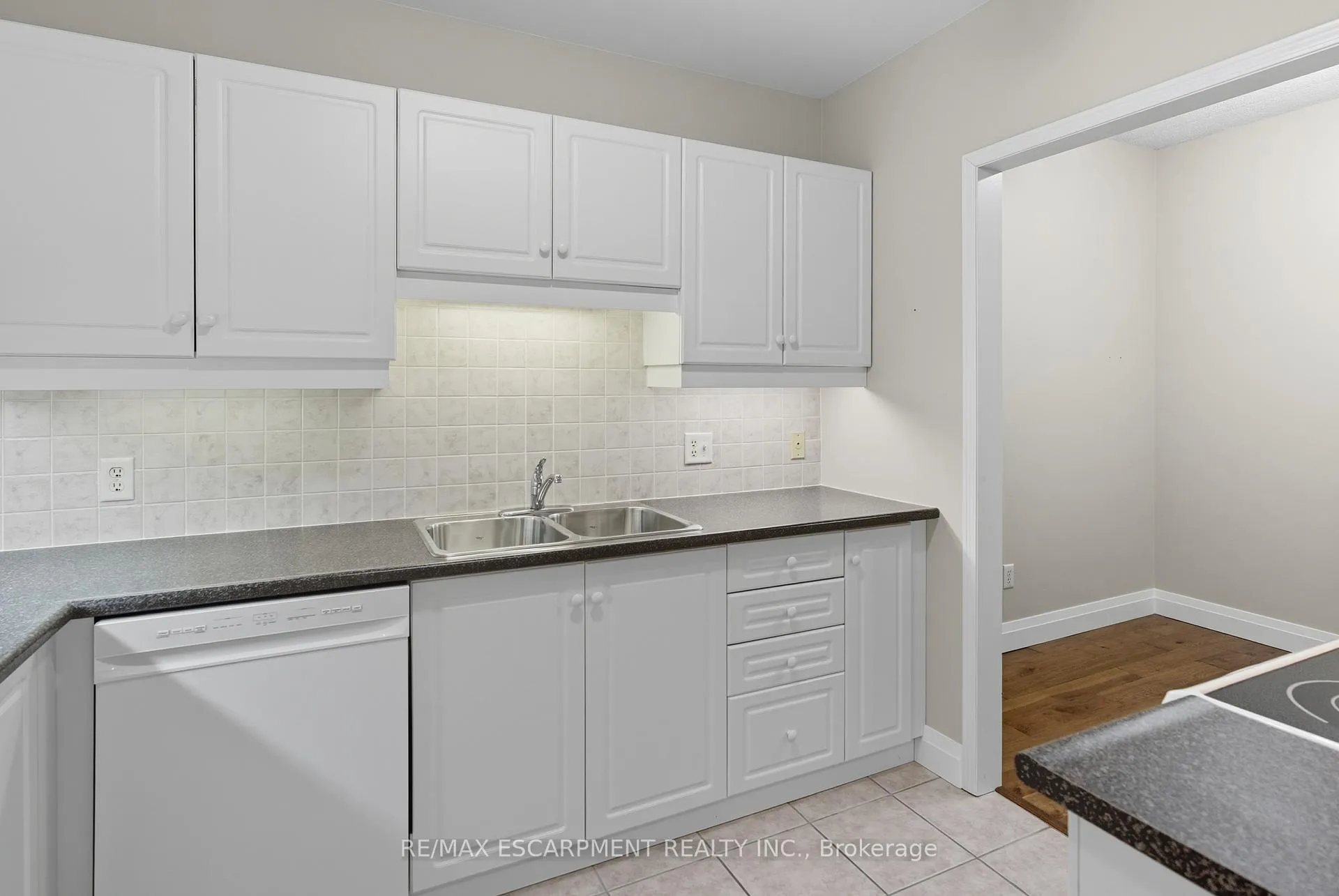 Photo 7 of Unit 211, 2075 Amherst Heights Drive, Burlington, Brant Hills — HOMEH